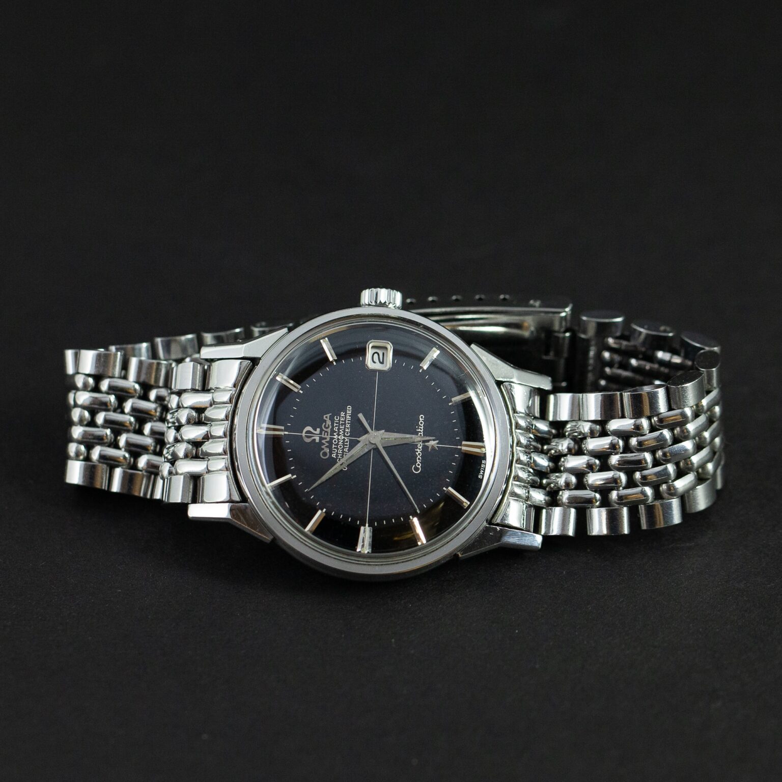 Omega_Constellation_Pie-Pan_musta-1.jpg