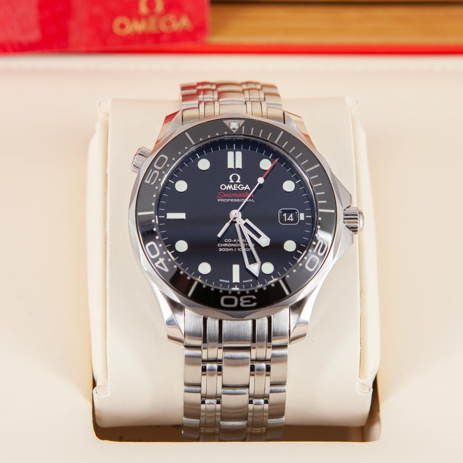 Omega_SM300_2016-2.jpg