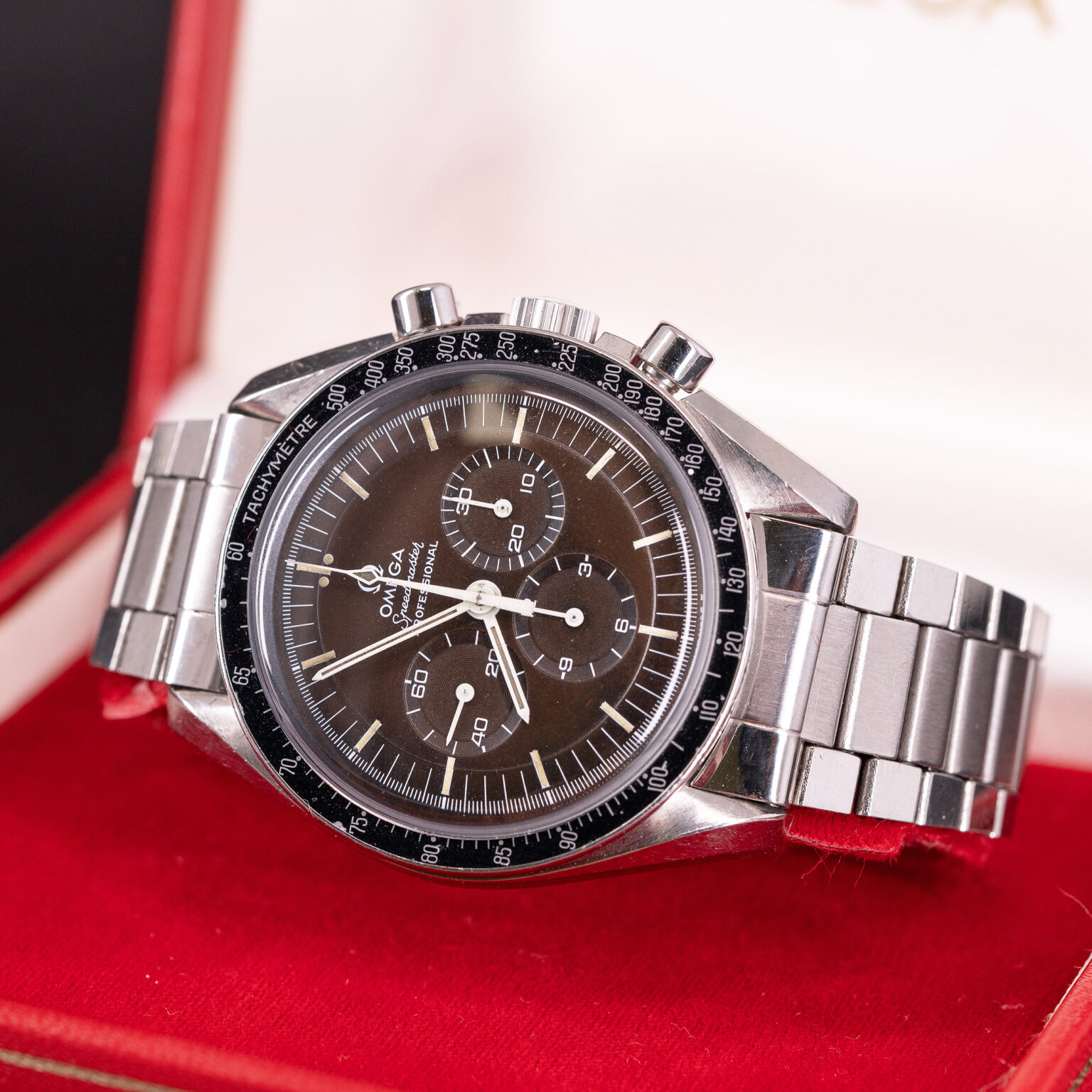 Omega_Speedmaster_Pro_145.022-69-2.jpg
