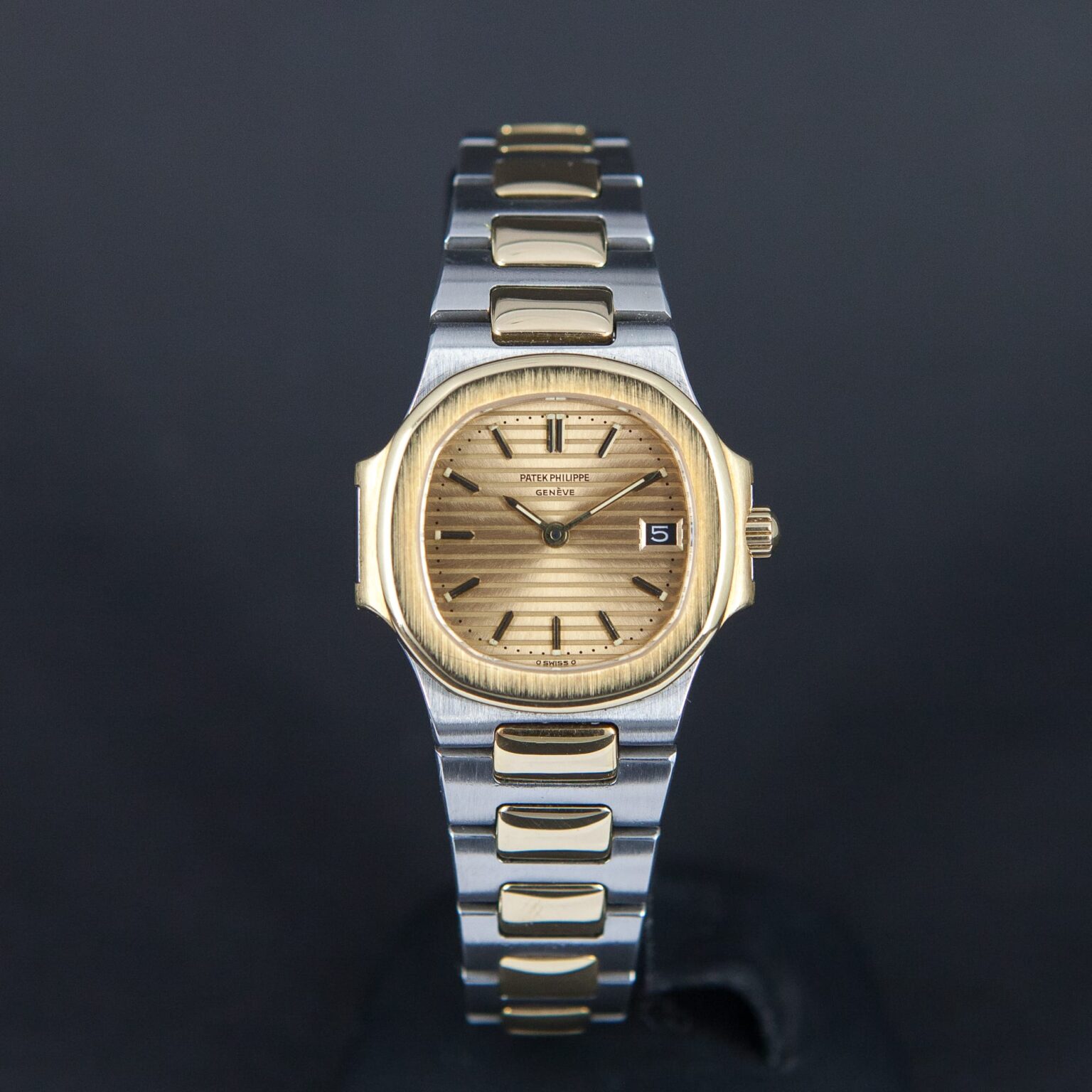 Patek_Philippe_4700-1.jpg