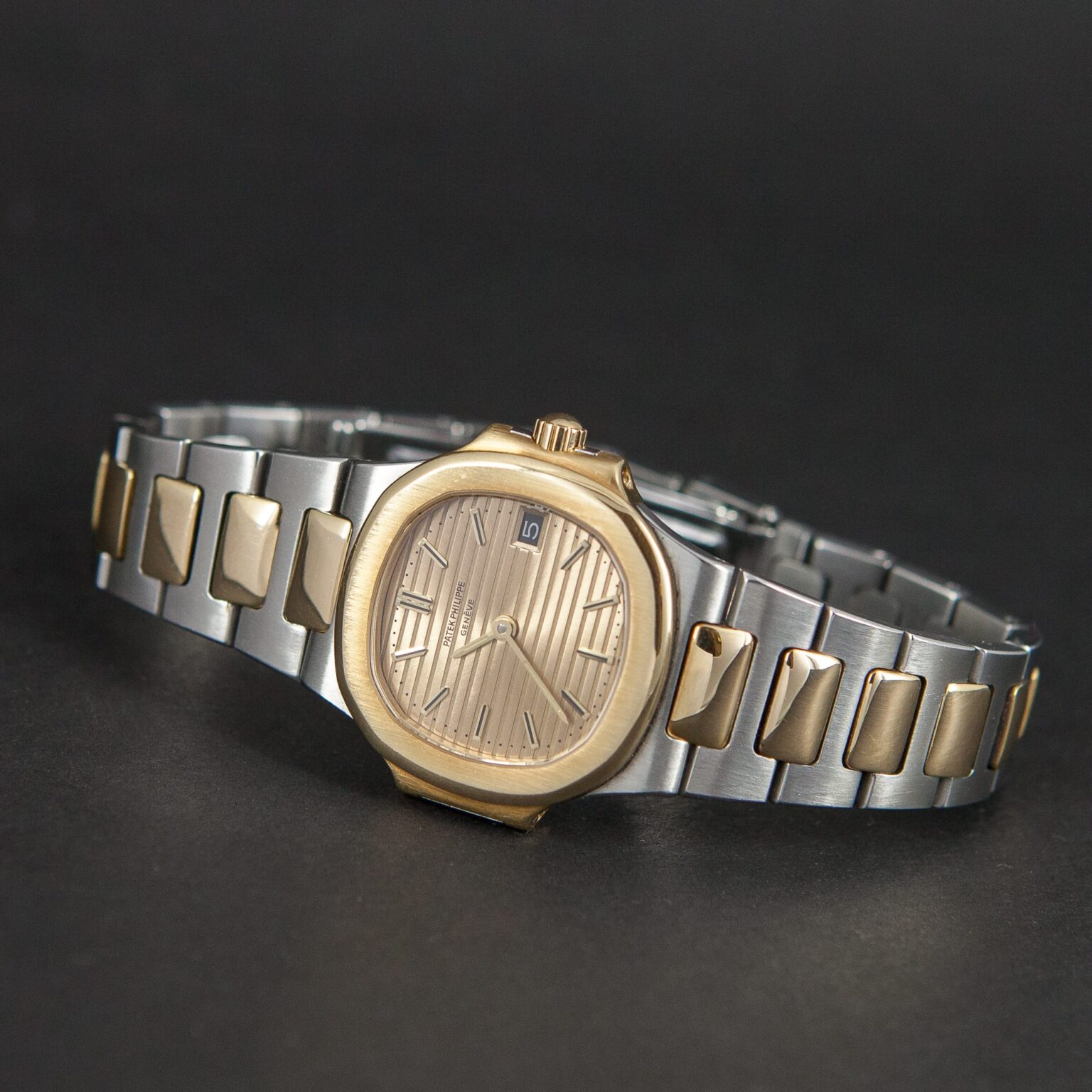 Patek_Philippe_4700-4.jpg