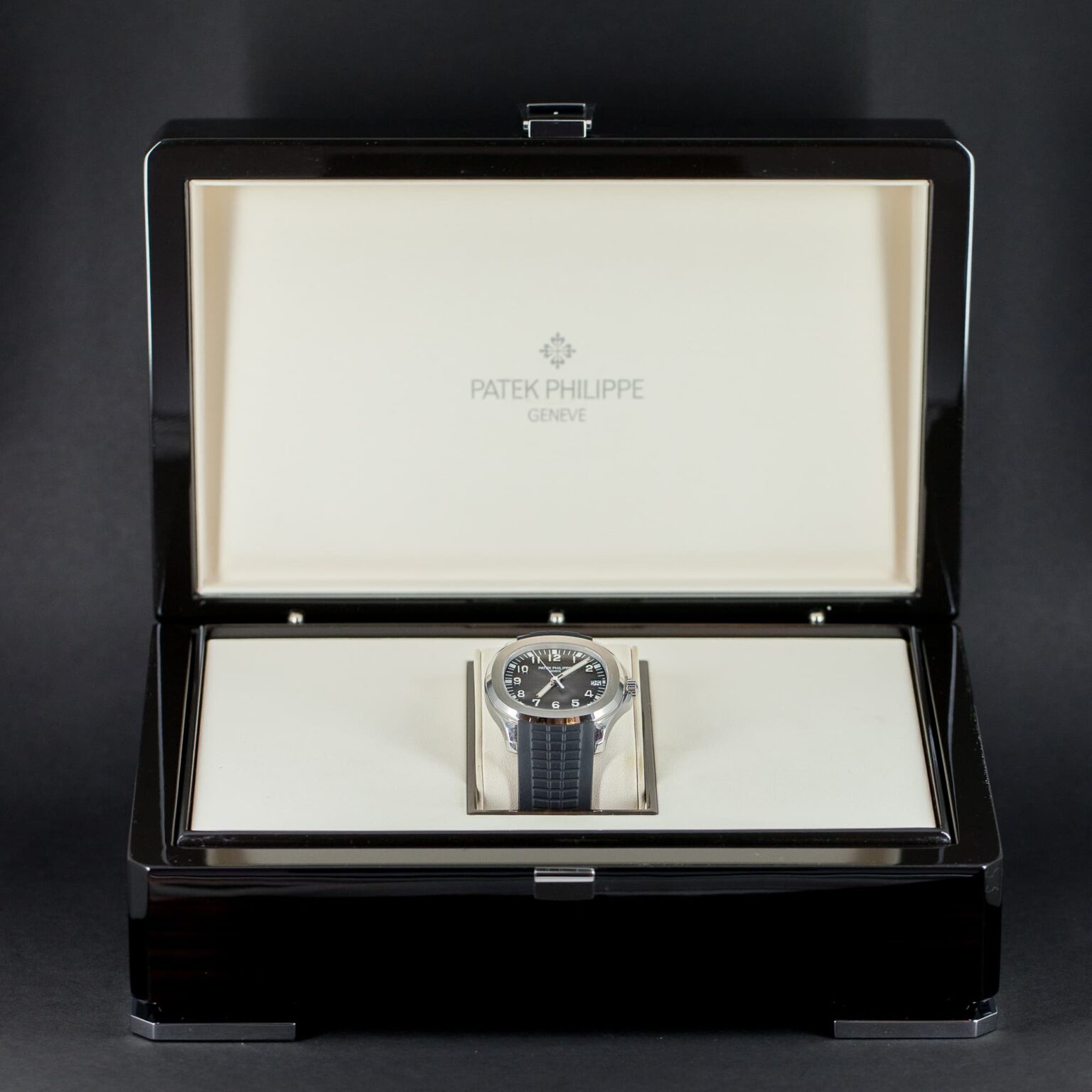 Patek_Philippe_5167A-6.jpg