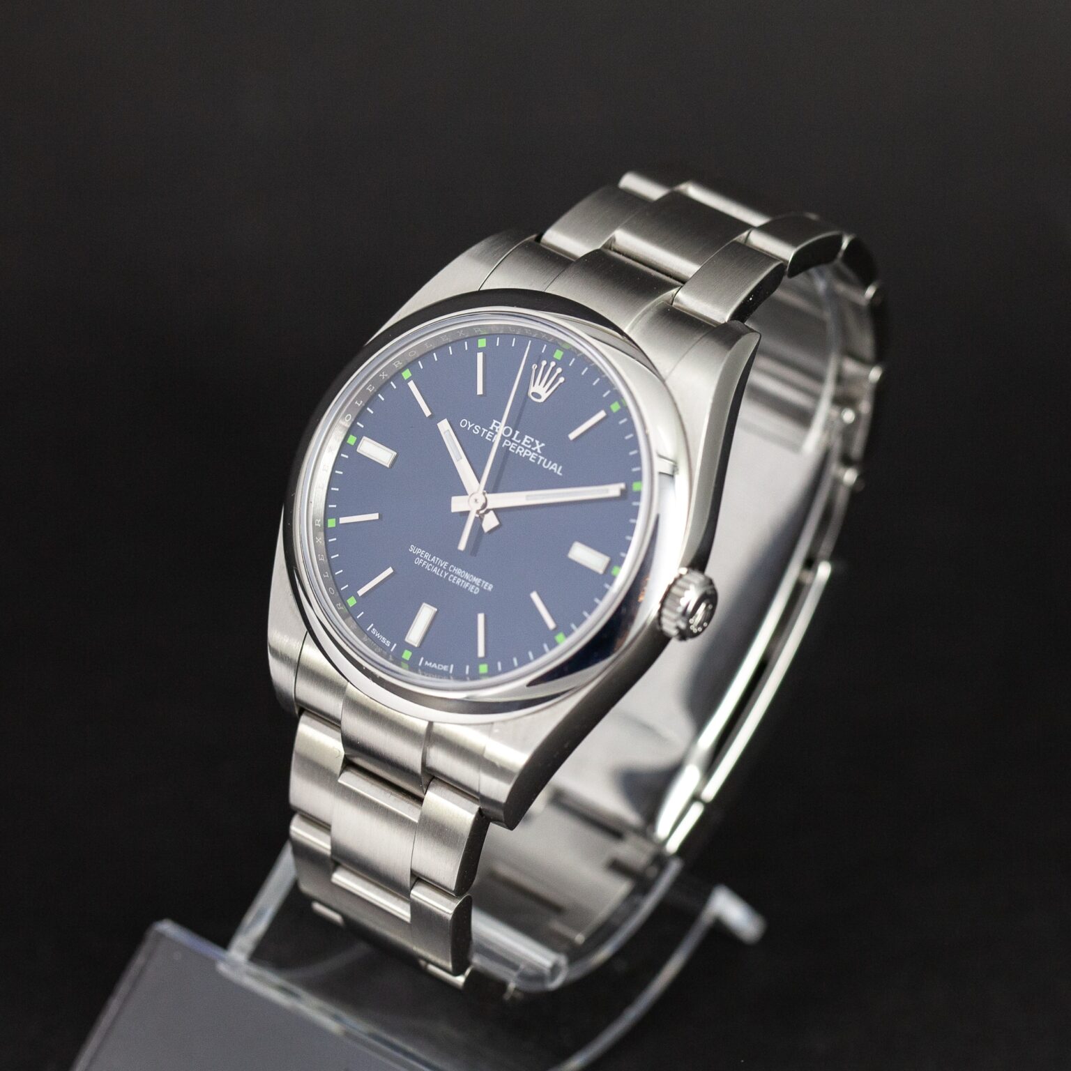 Rolex_Oyster_Perpetual_114300-2.jpg