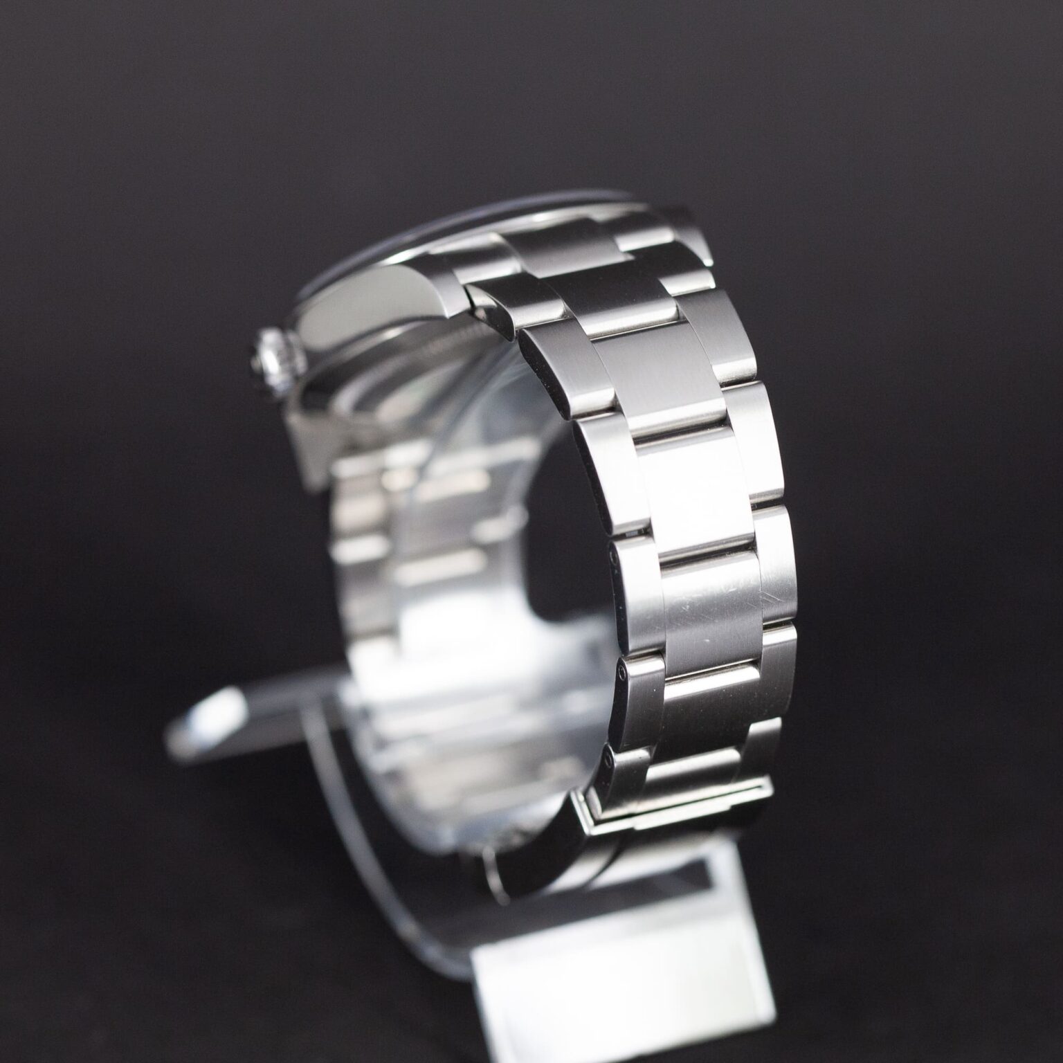 Rolex_Oyster_Perpetual_114300-4.jpg