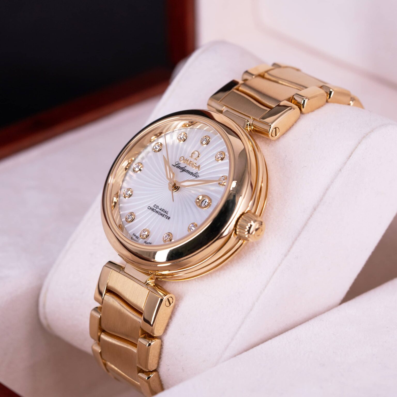 18k-Omega-Ladymatic-Co-Axial-4.jpg