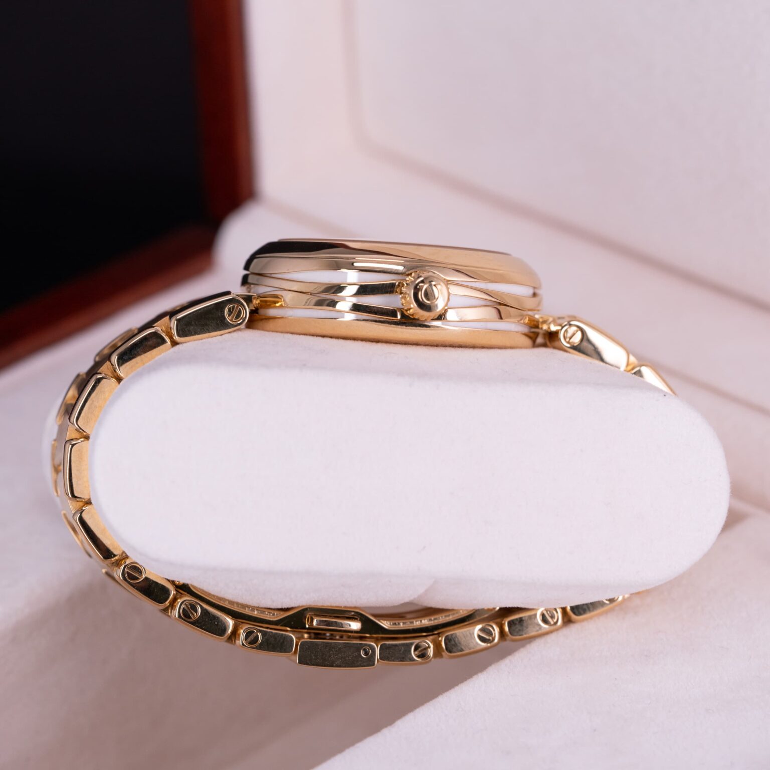 18k-Omega-Ladymatic-Co-Axial-6.jpg