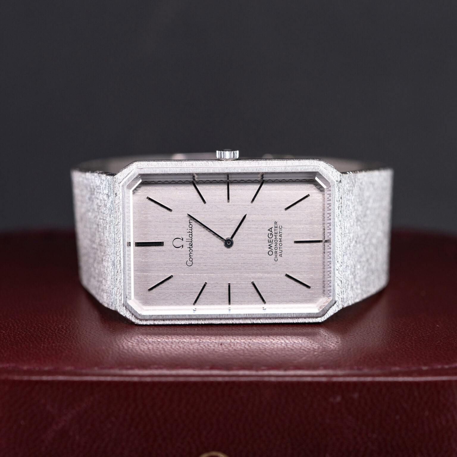 18k_Omega_Constellation_Emeraude-Grima_1973-5.jpg