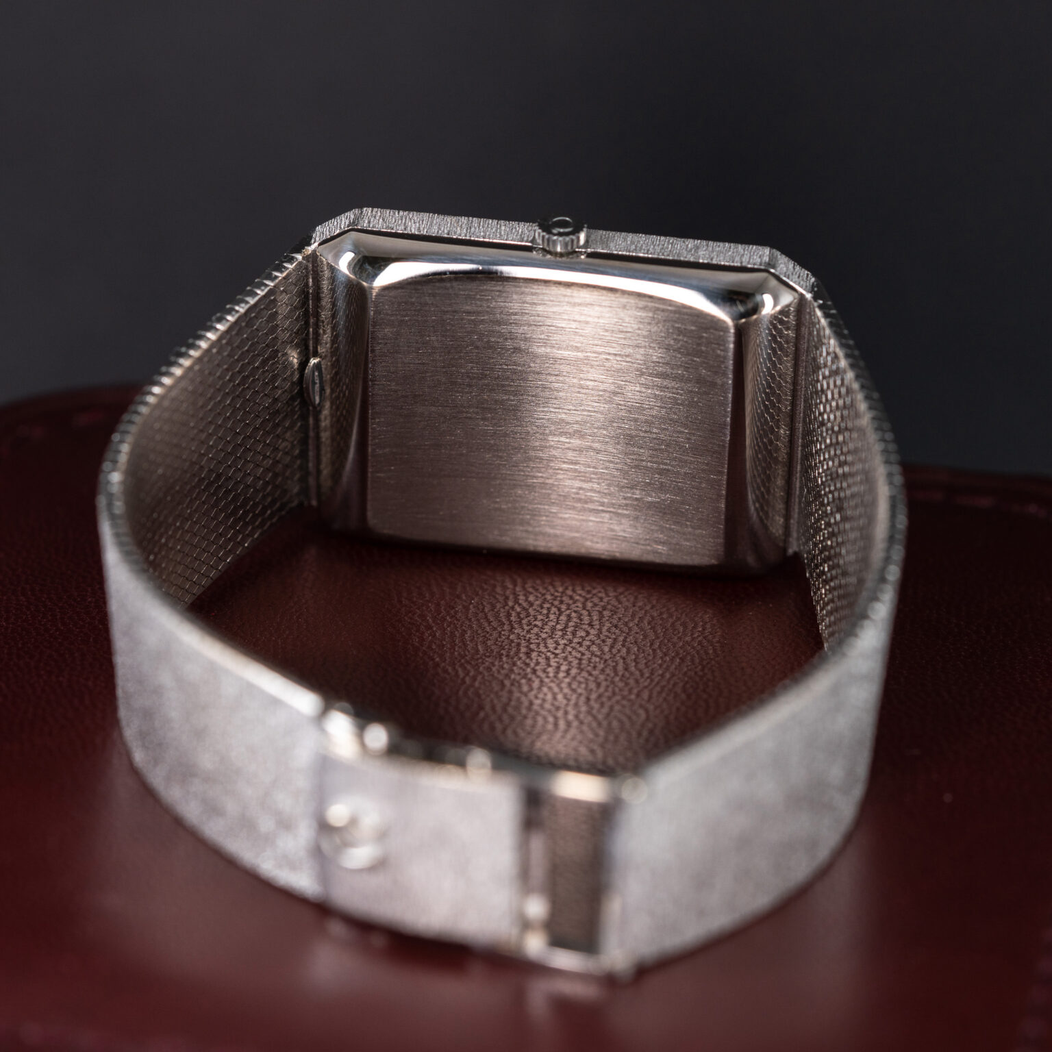 18k_Omega_Constellation_Emeraude-Grima_1973-8.jpg