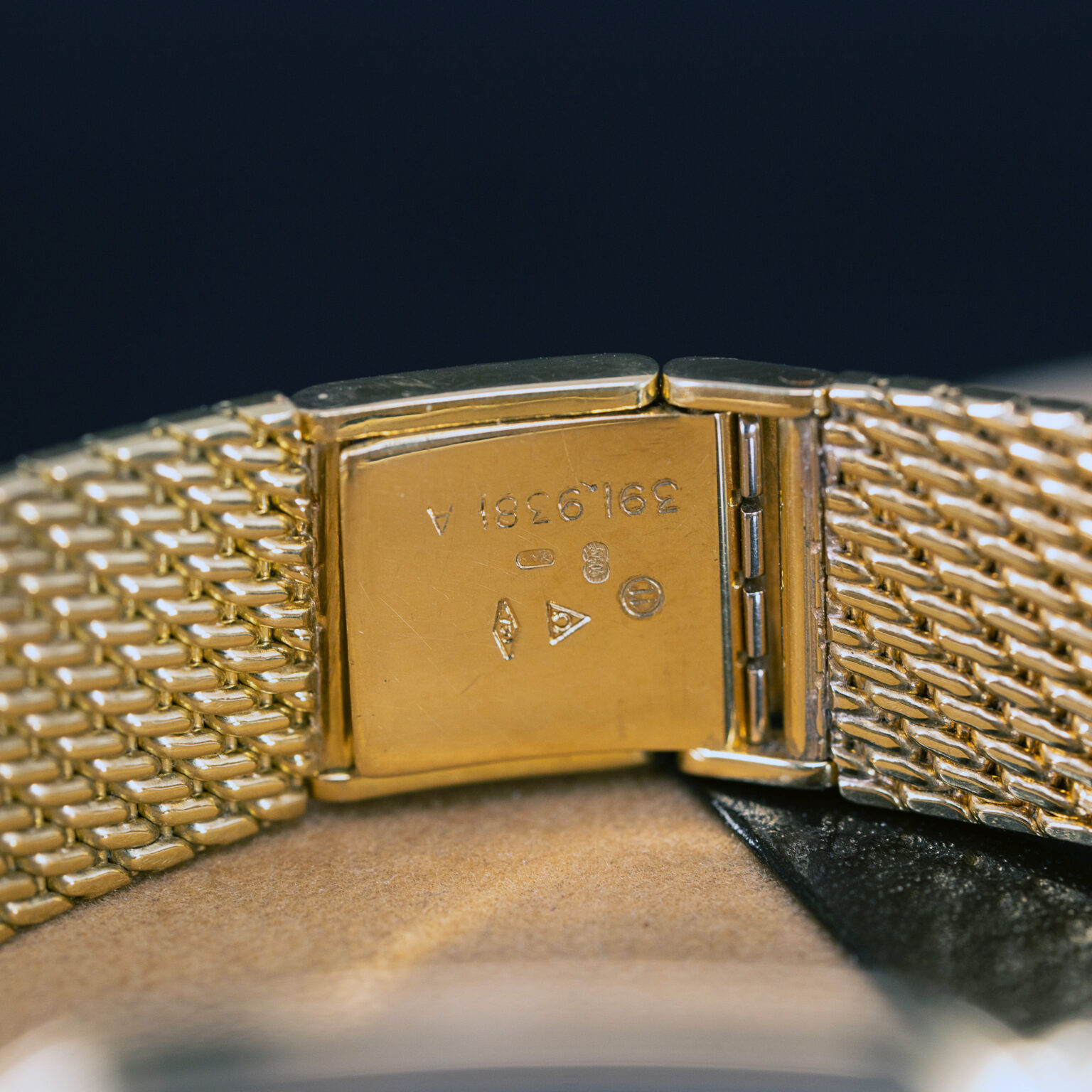 18k_Omega_De-Ville_1980-5.jpg