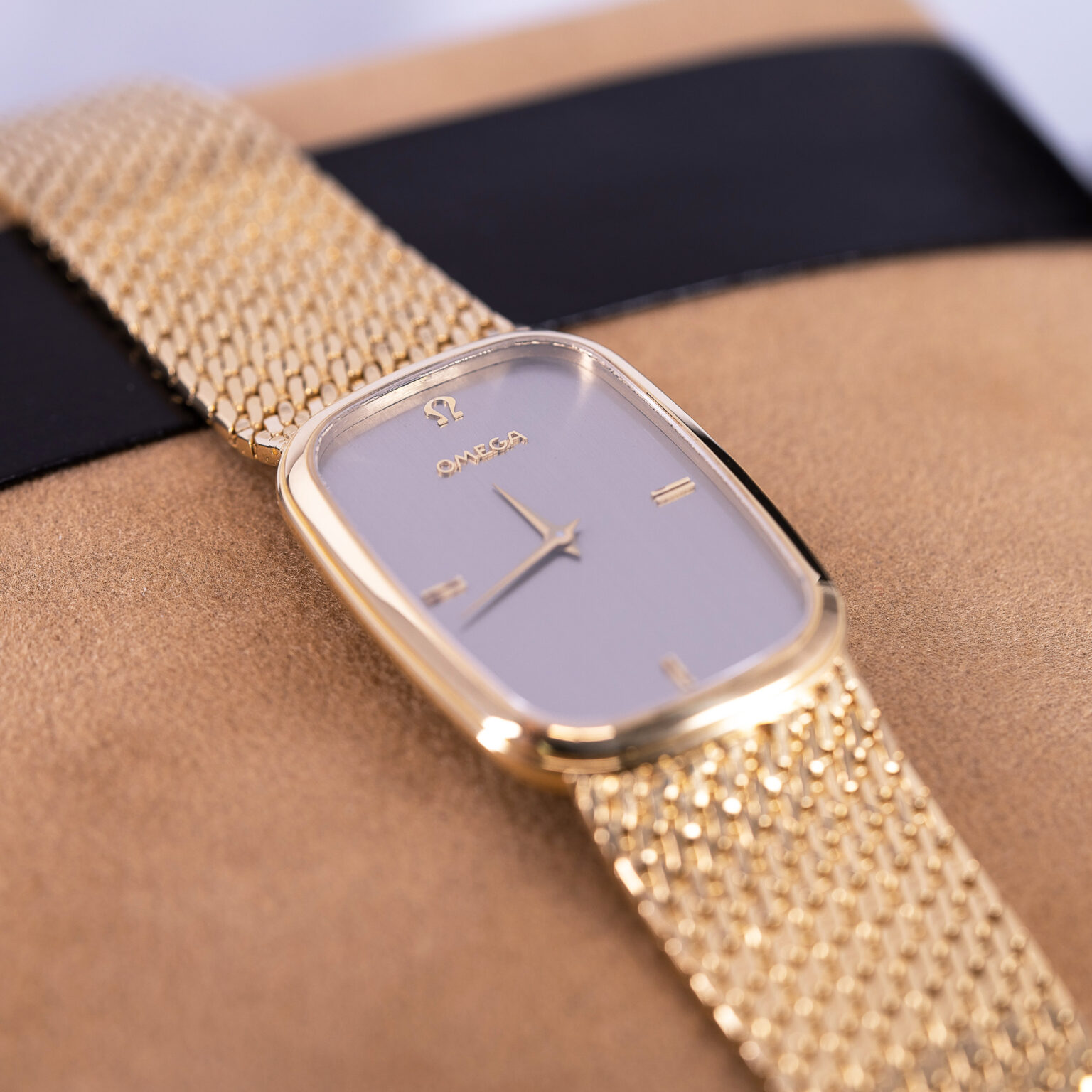 18k_Omega_De-Ville_1980-7.jpg
