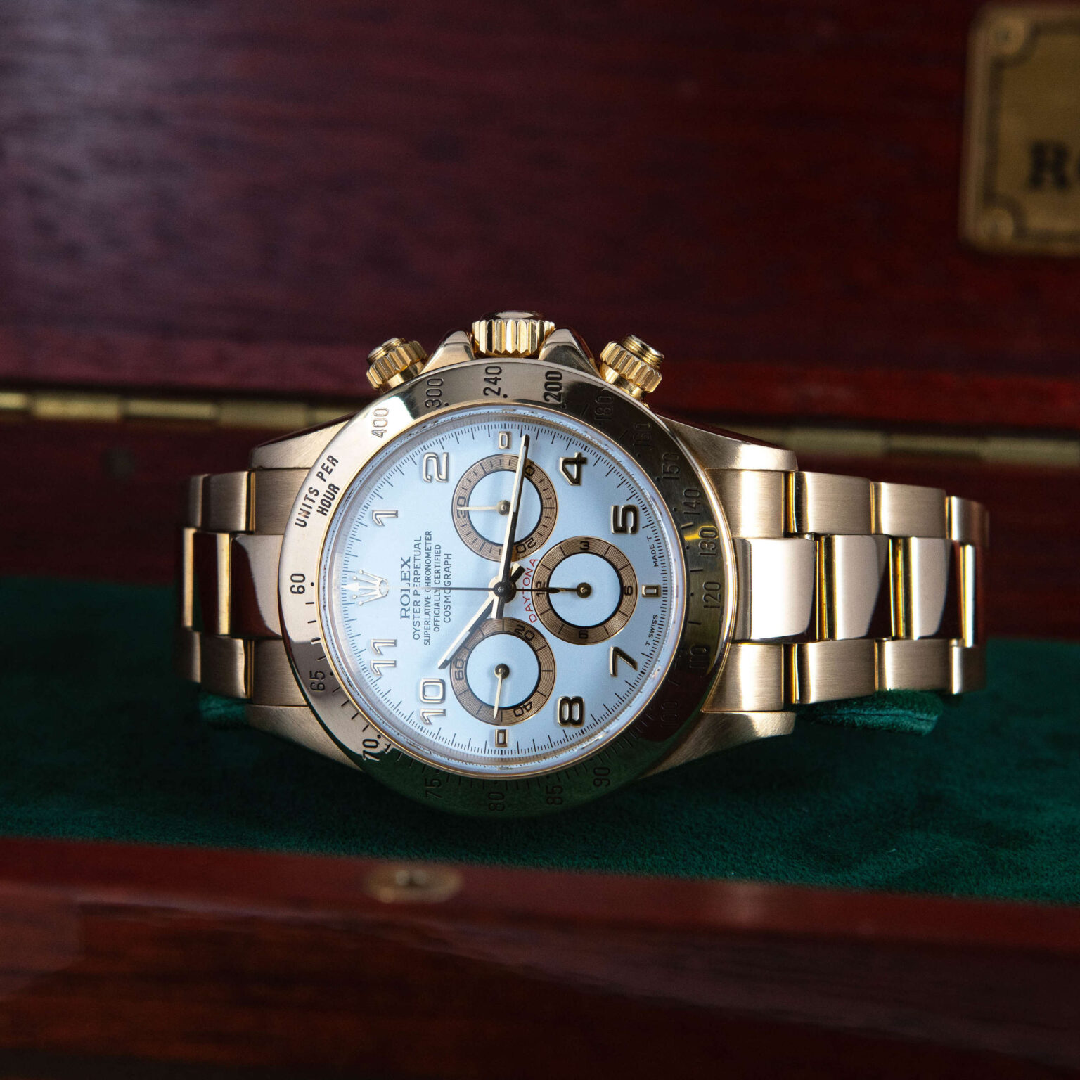 18k_Rolex_Daytona_16528-3-scaled-1.jpg