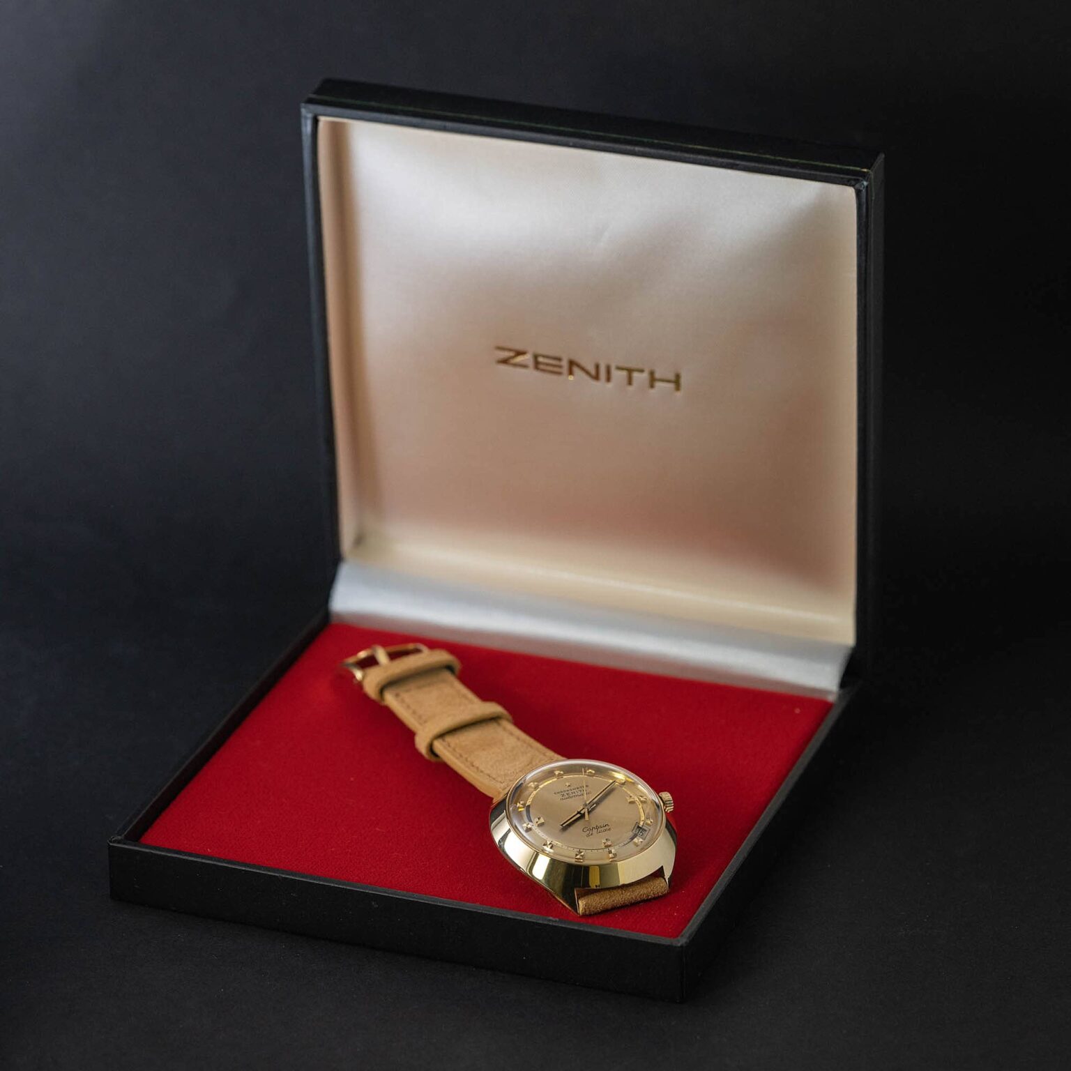 18k_Zenith_Captain_De-Luxe_La-Tortua-2.jpg