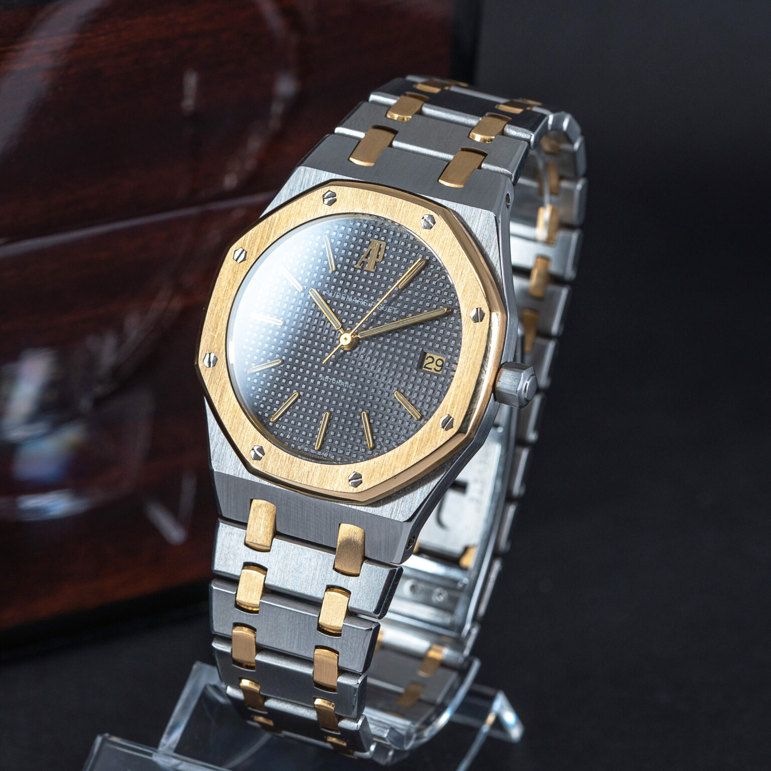 Audemars-Piguet_Royal-Oak_14700SA-10.jpg