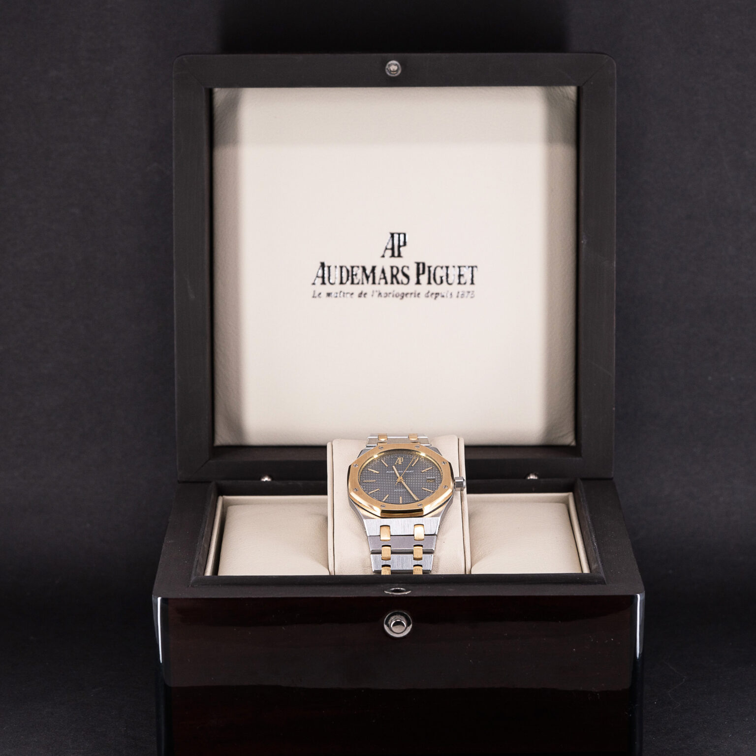 Audemars-Piguet_Royal-Oak_14700SA.jpg