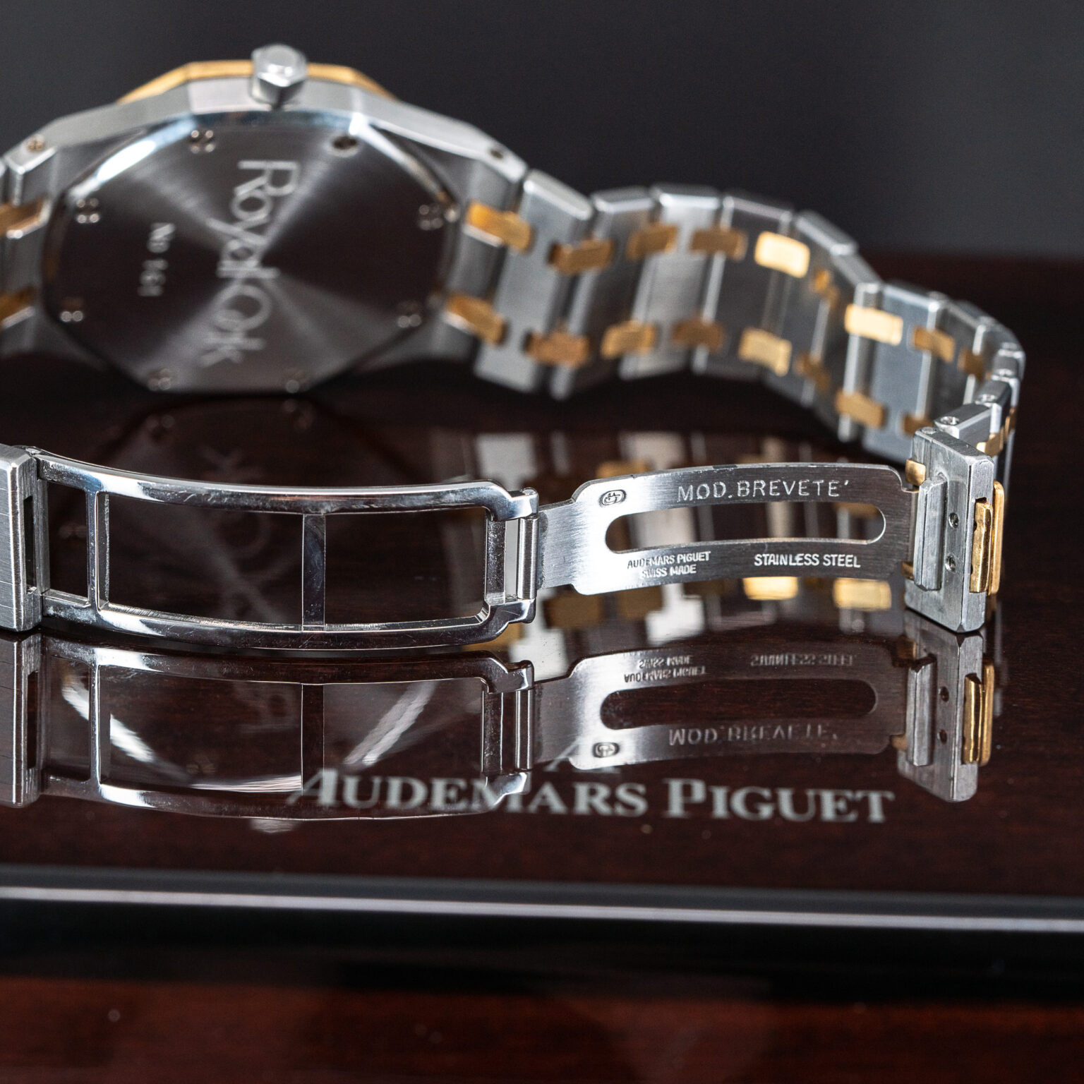 Audemars-Piguet_Royal-Oak_14700SA-8.jpg