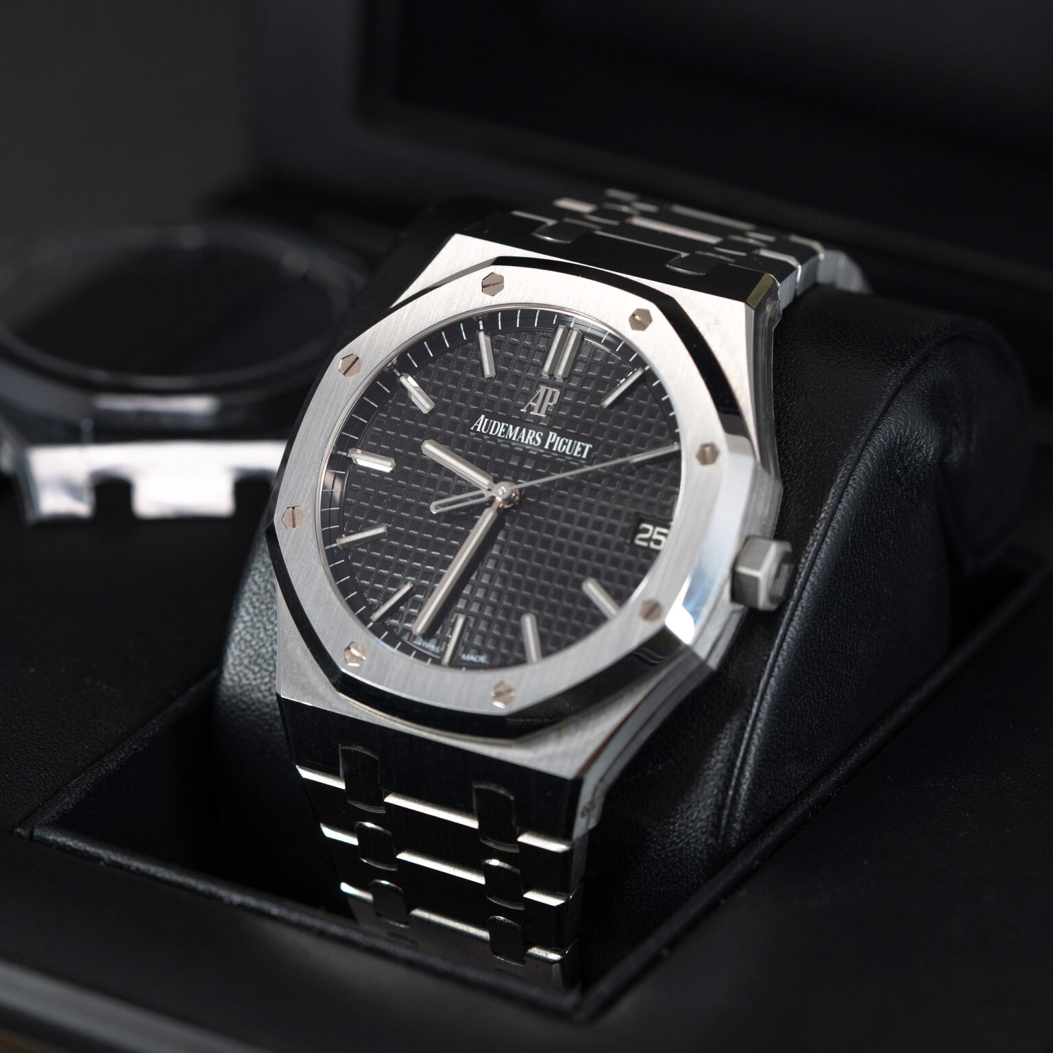 Audemars-Piguet_Royal-Oak_15500ST_2019-3.jpg