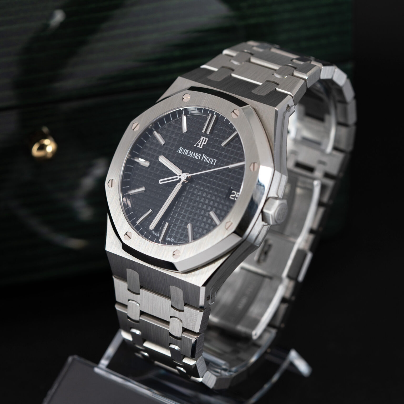 Audemars-Piguet_Royal-Oak_15500ST_2019-8.jpg
