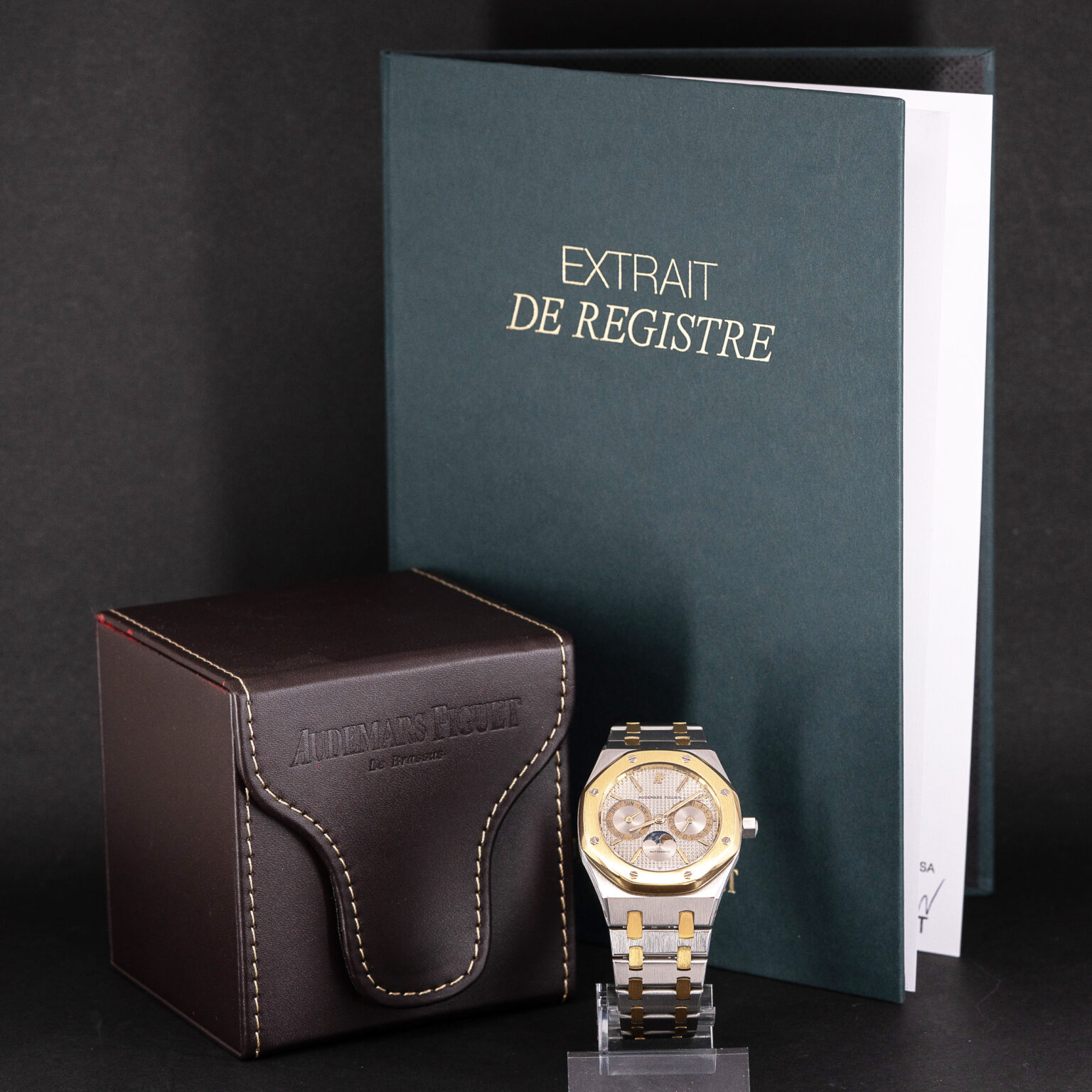Audemars-Piguet_Royal-Oak_25572SA_1988.jpg