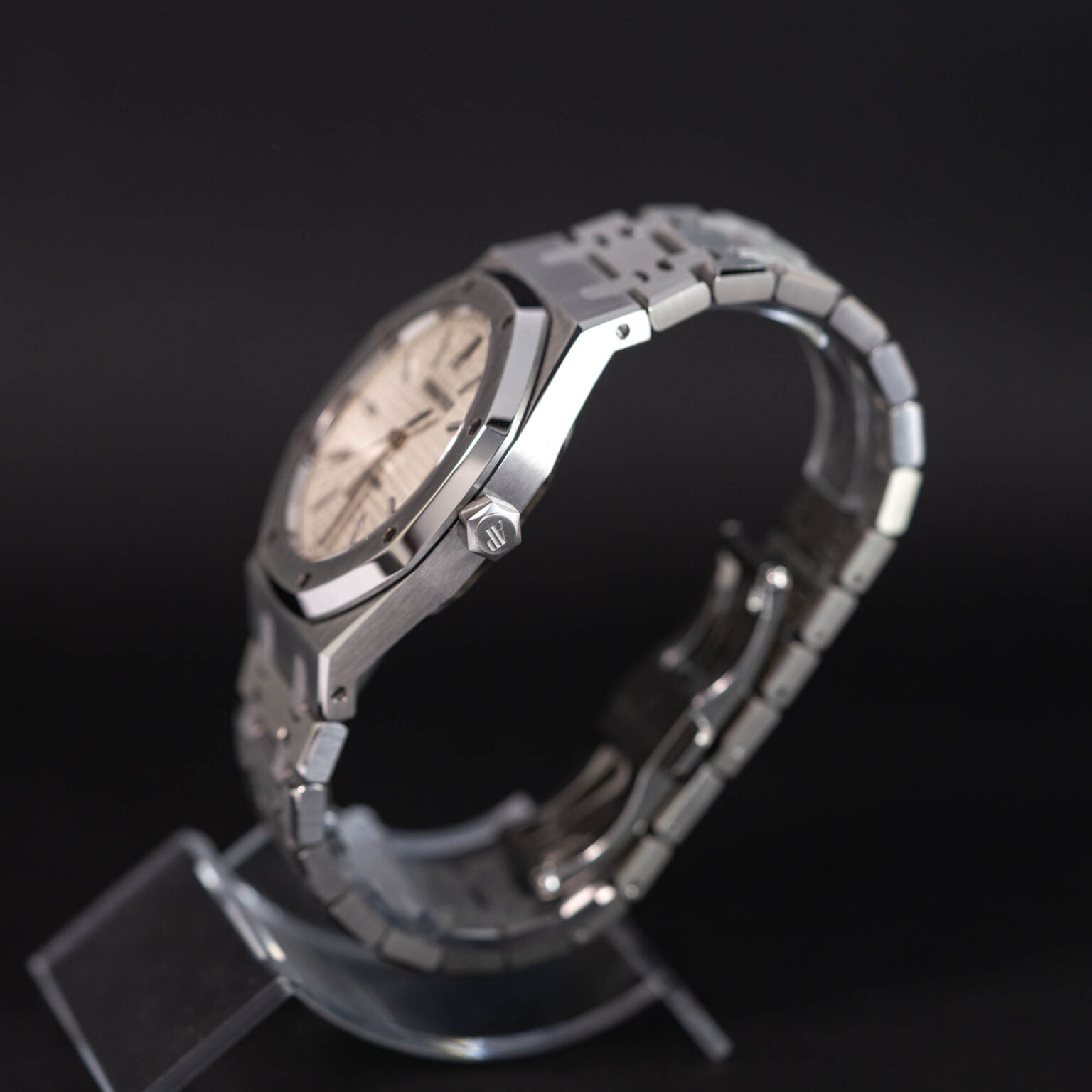 Audemars_Piguet_RO_15300ST-2.jpg