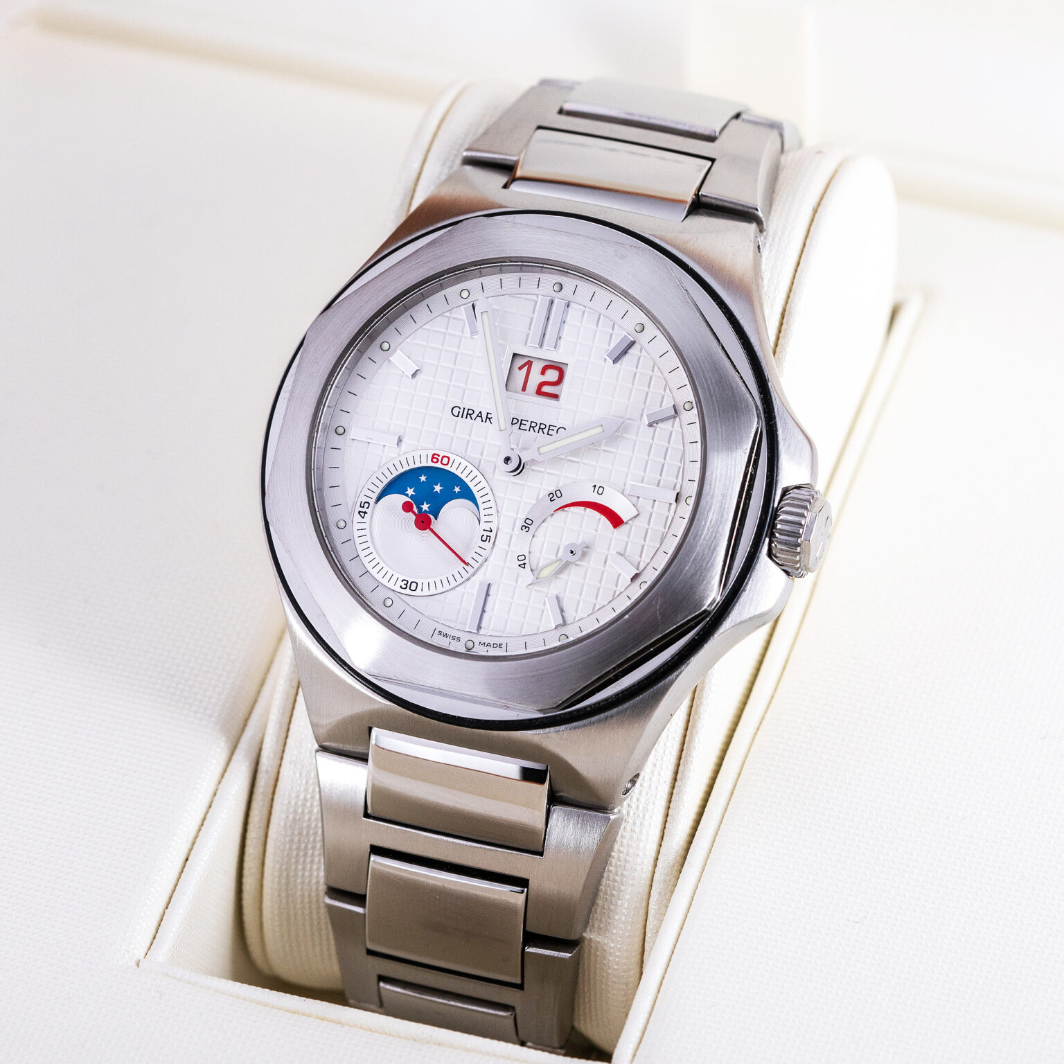 Girard_Perregaux_Laureato_Evo3-3.jpg
