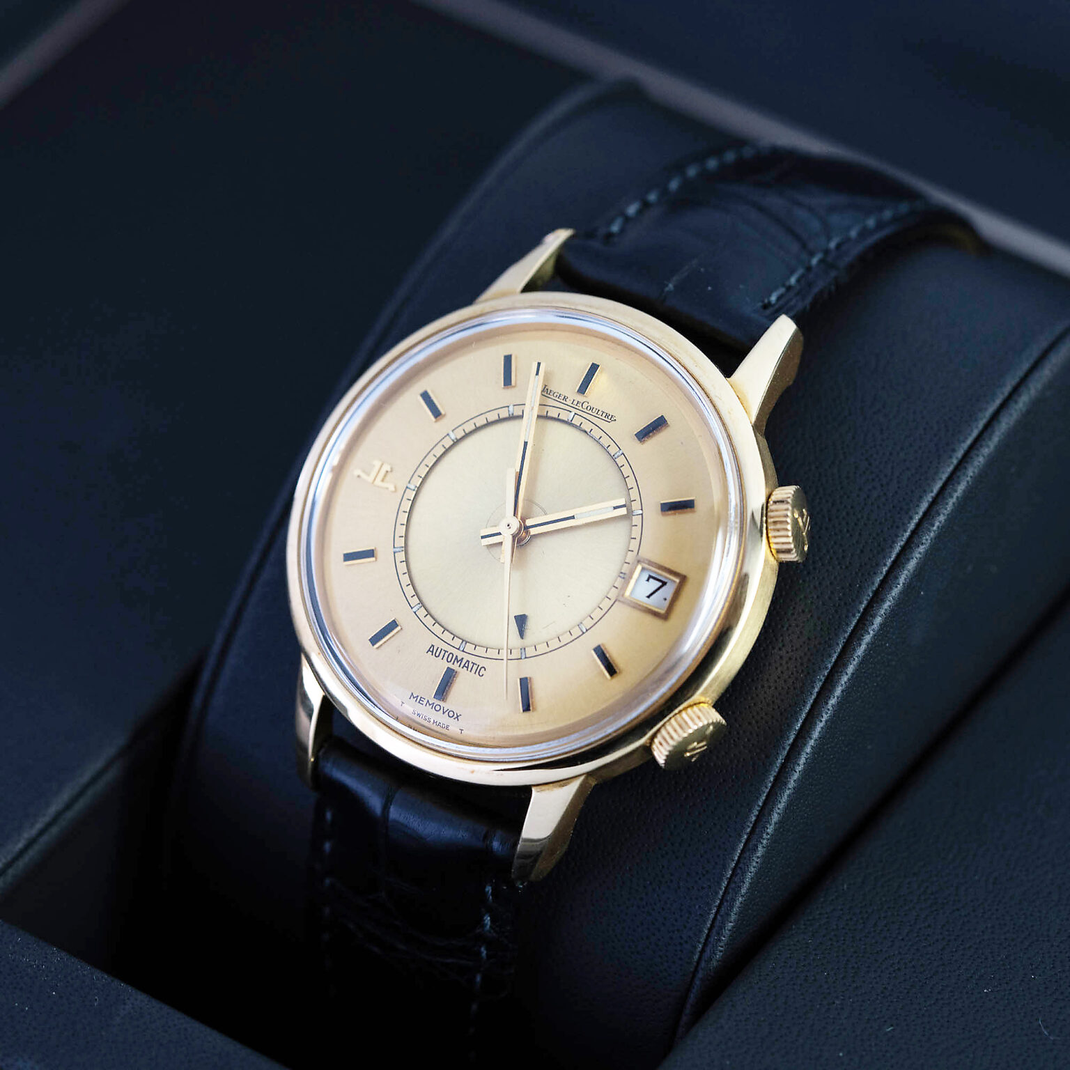 Jaeger_LeCoultre_Memovox_18k-3-2.jpg