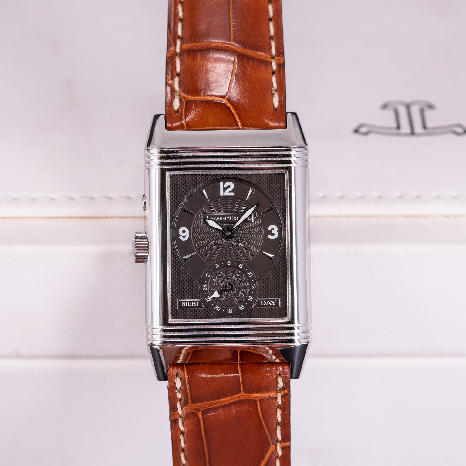 Jaeger_LeCoultre_Reverso_270.8.54-4.jpg