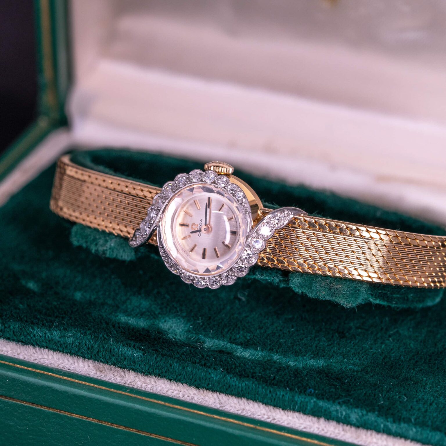 Omega-Diamond-Lady-7126-1962-2.jpg