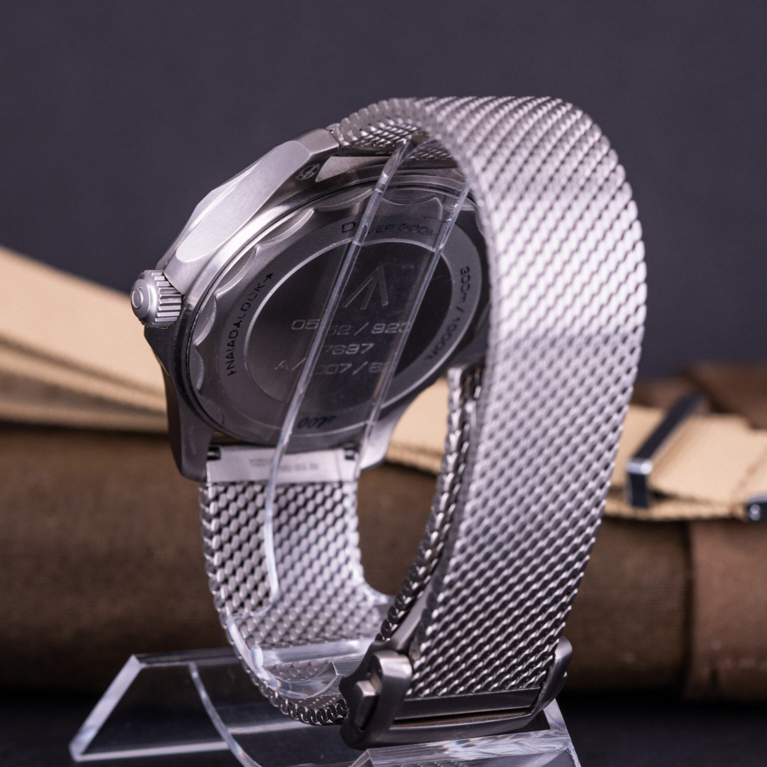 Omega-Seamaster-300-Titanium-Bond-2021-4.jpg