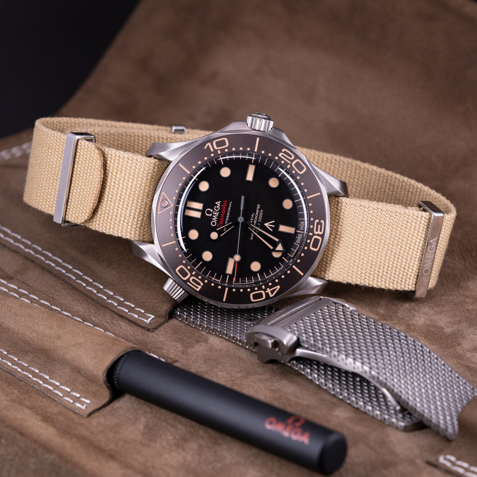 Omega-Seamaster-300-Titanium-Bond-2021-7.jpg