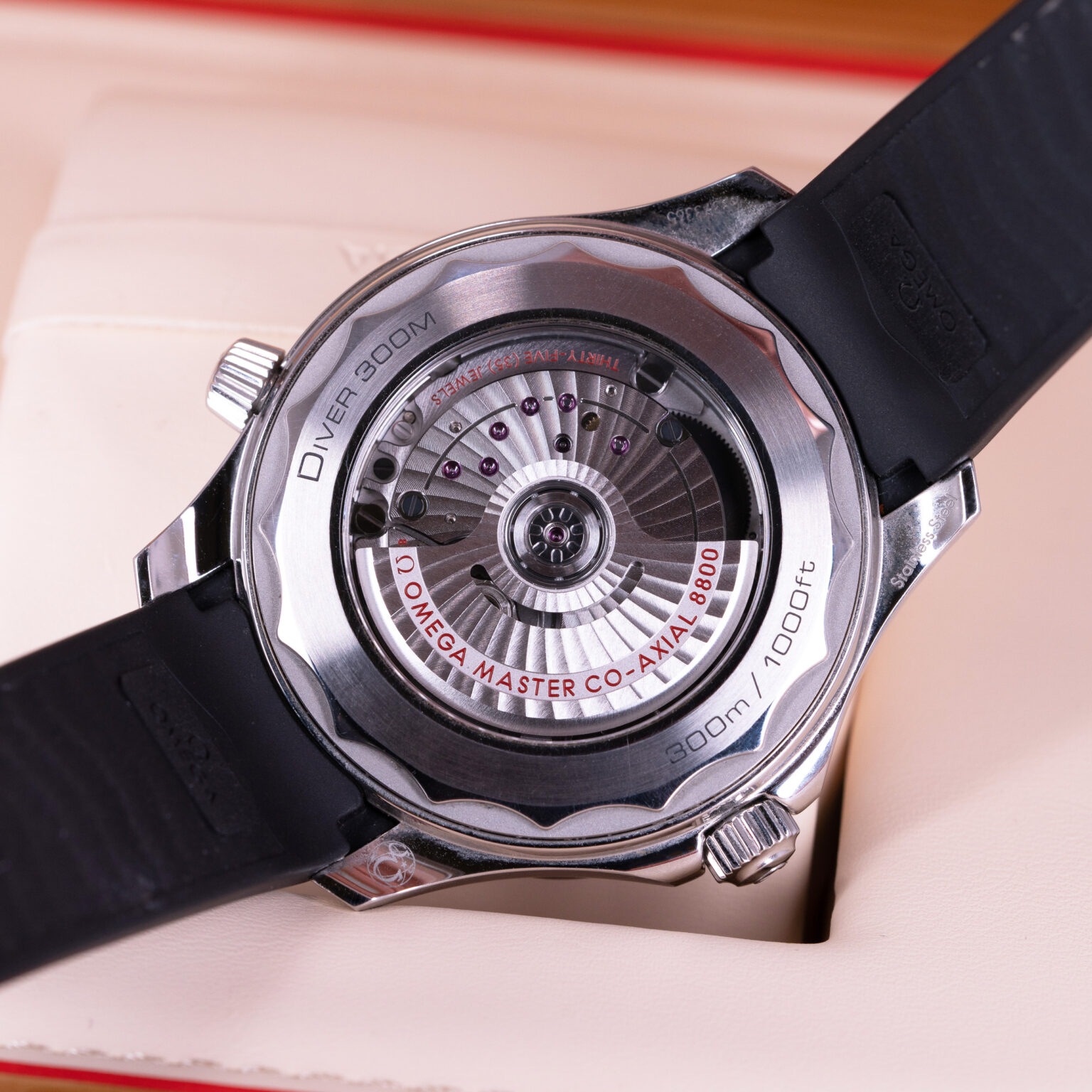Omega-Seamaster-300-White-2021-6.jpg