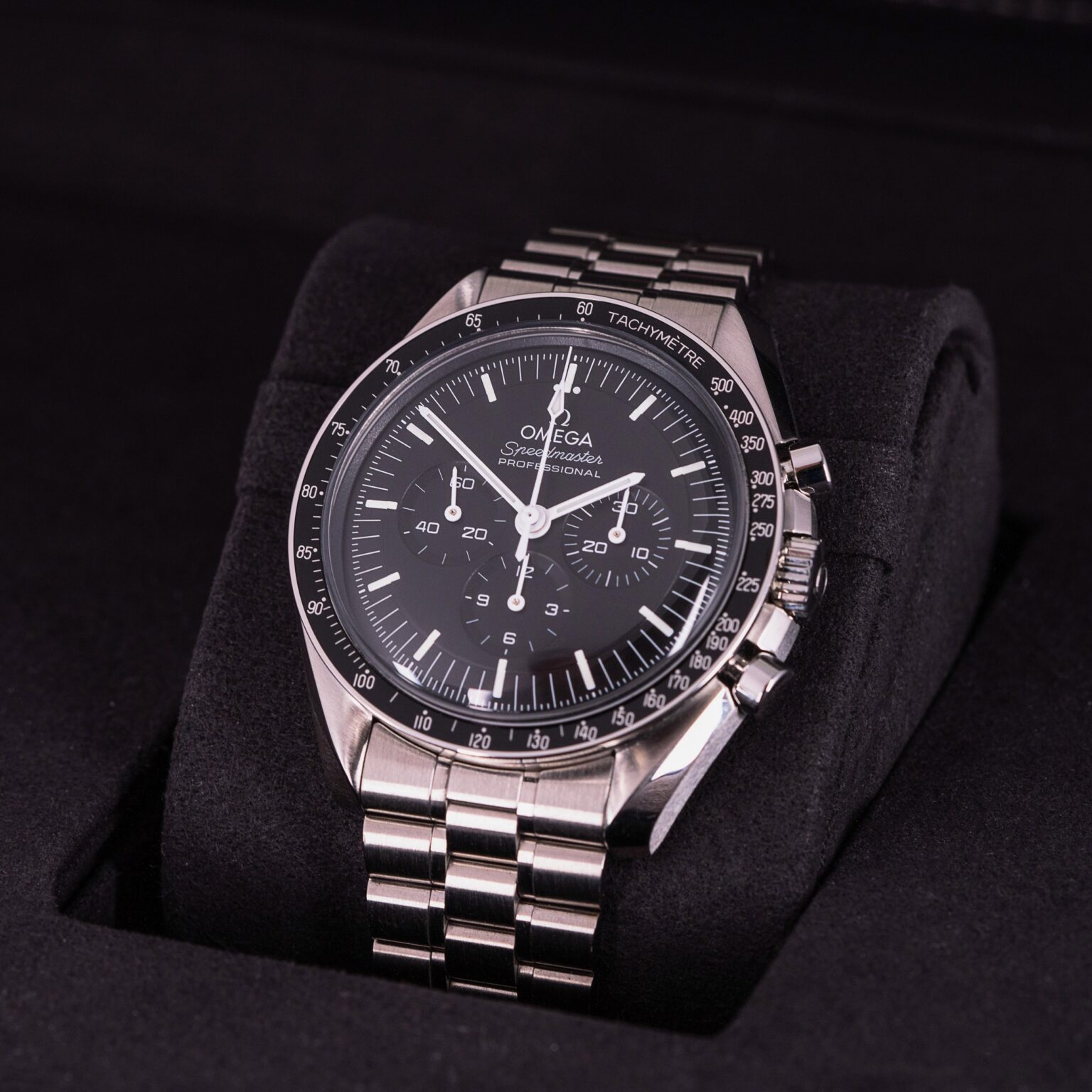Omega-Speedmaster-Professional-2023-2.jpg