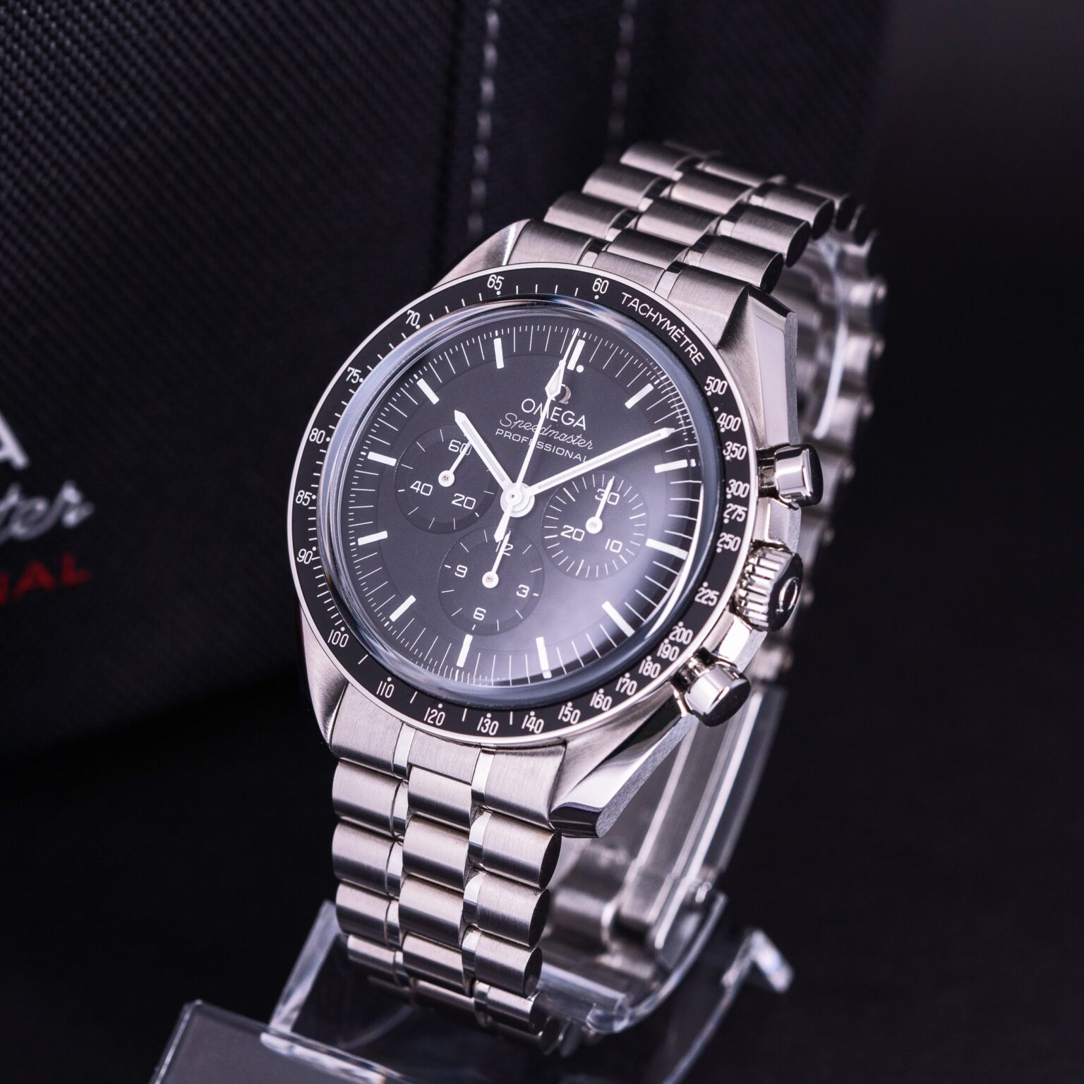 Omega-Speedmaster-Sapphire-back-2022-7.jpg