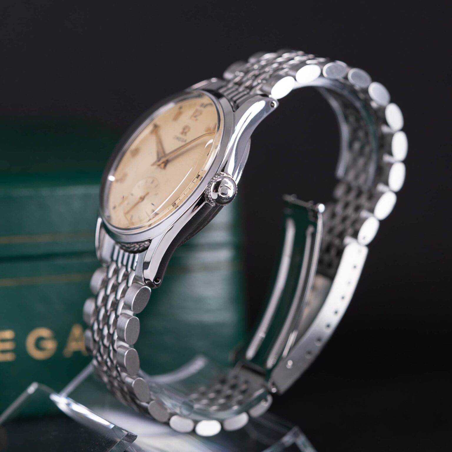 Omega_2639_1952-3.jpg