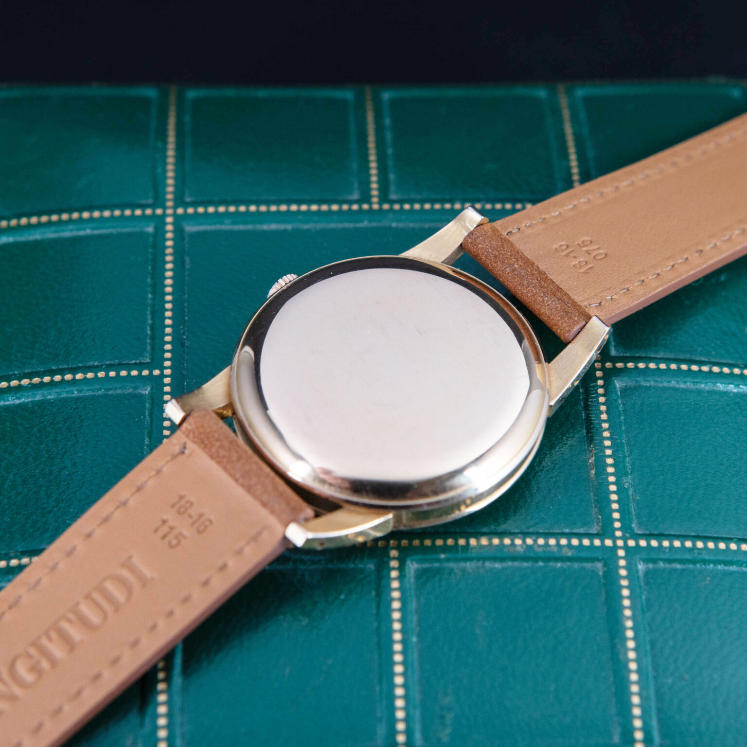 Omega_Automatic_18k_Buenos-Aires-3.jpg