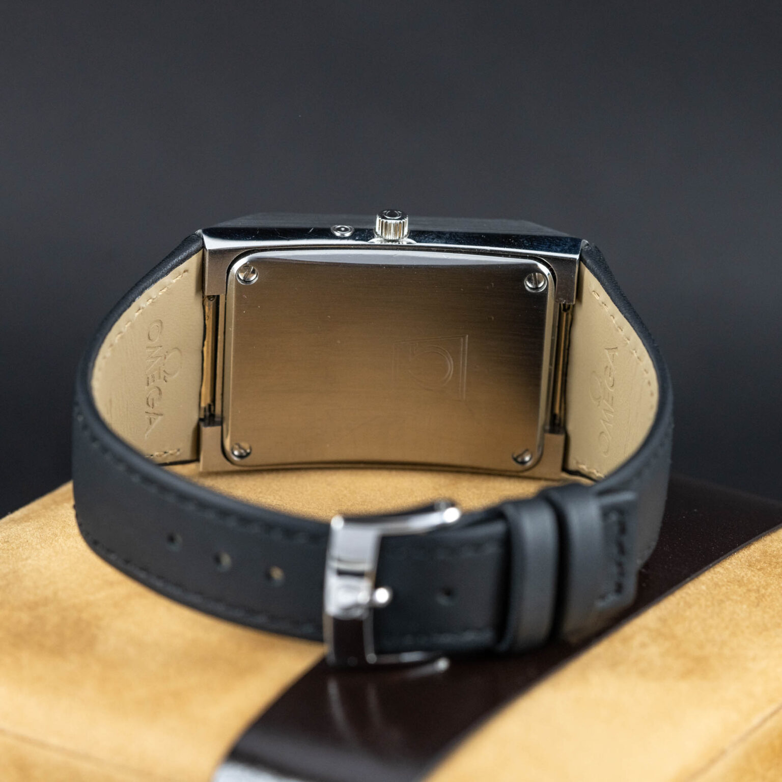 Omega_Aventurine_with_leather-4.jpg