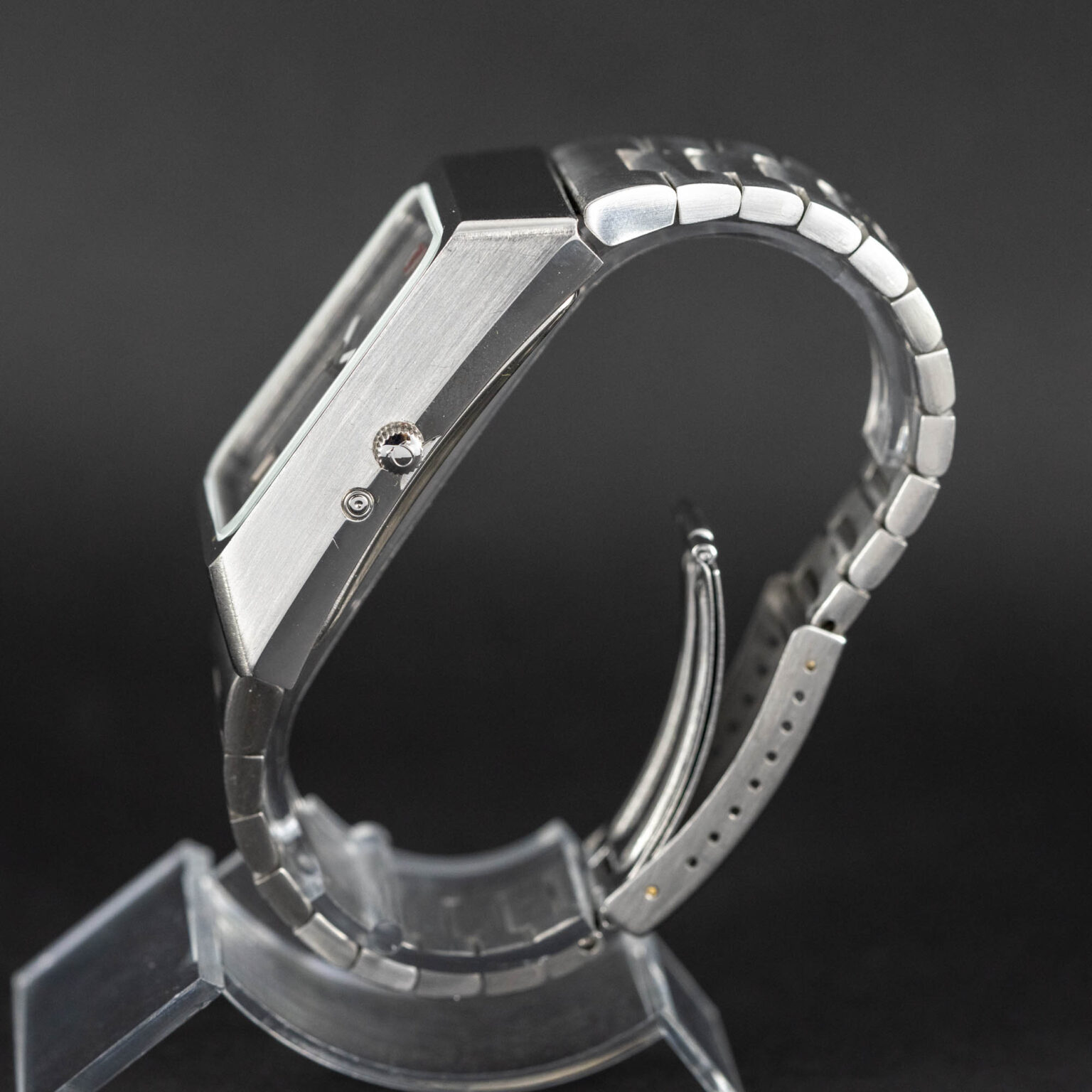 Omega_Constellation_Mega-Quarz_1972-3.jpg