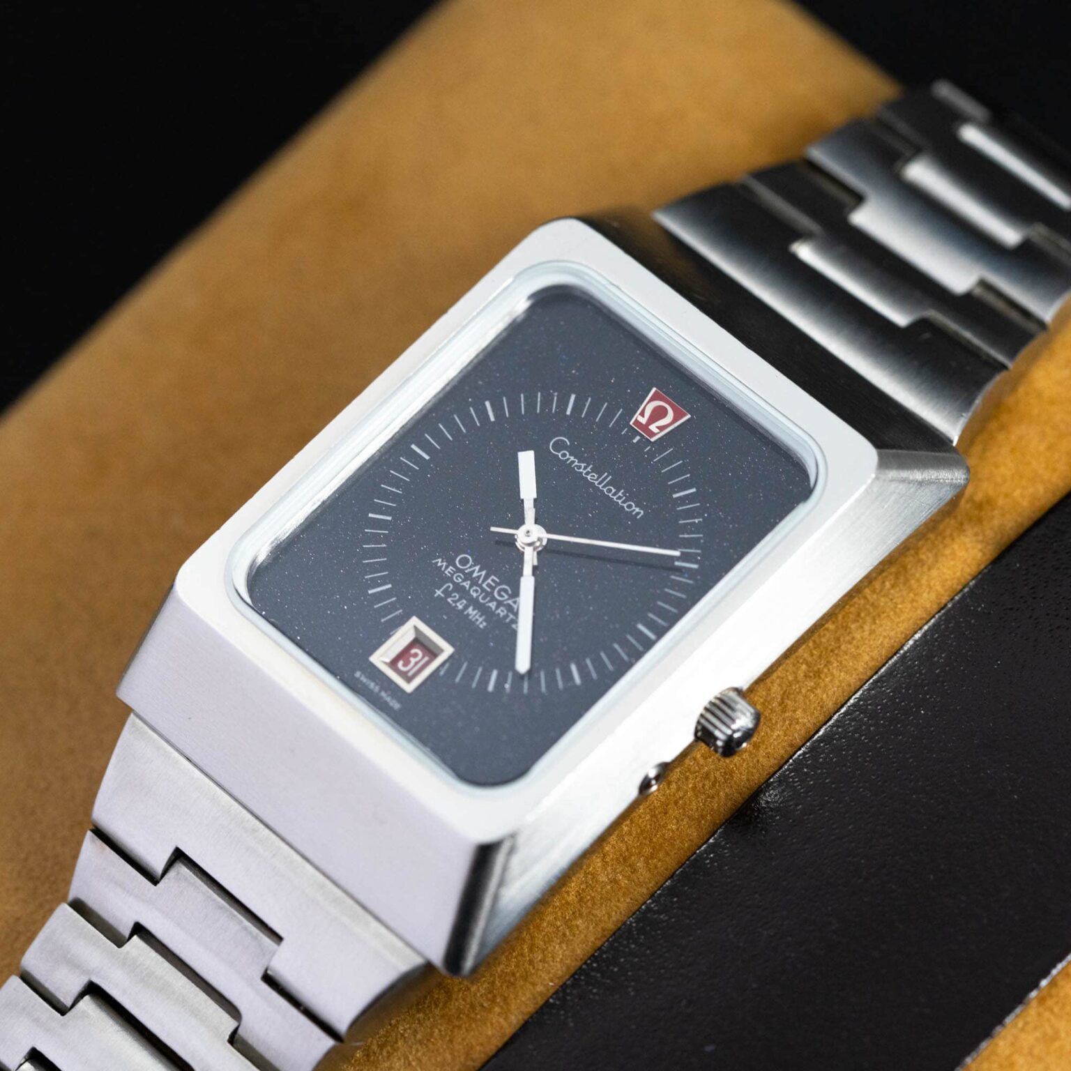 Omega_Constellation_Mega-Quarz_1972-9.jpg