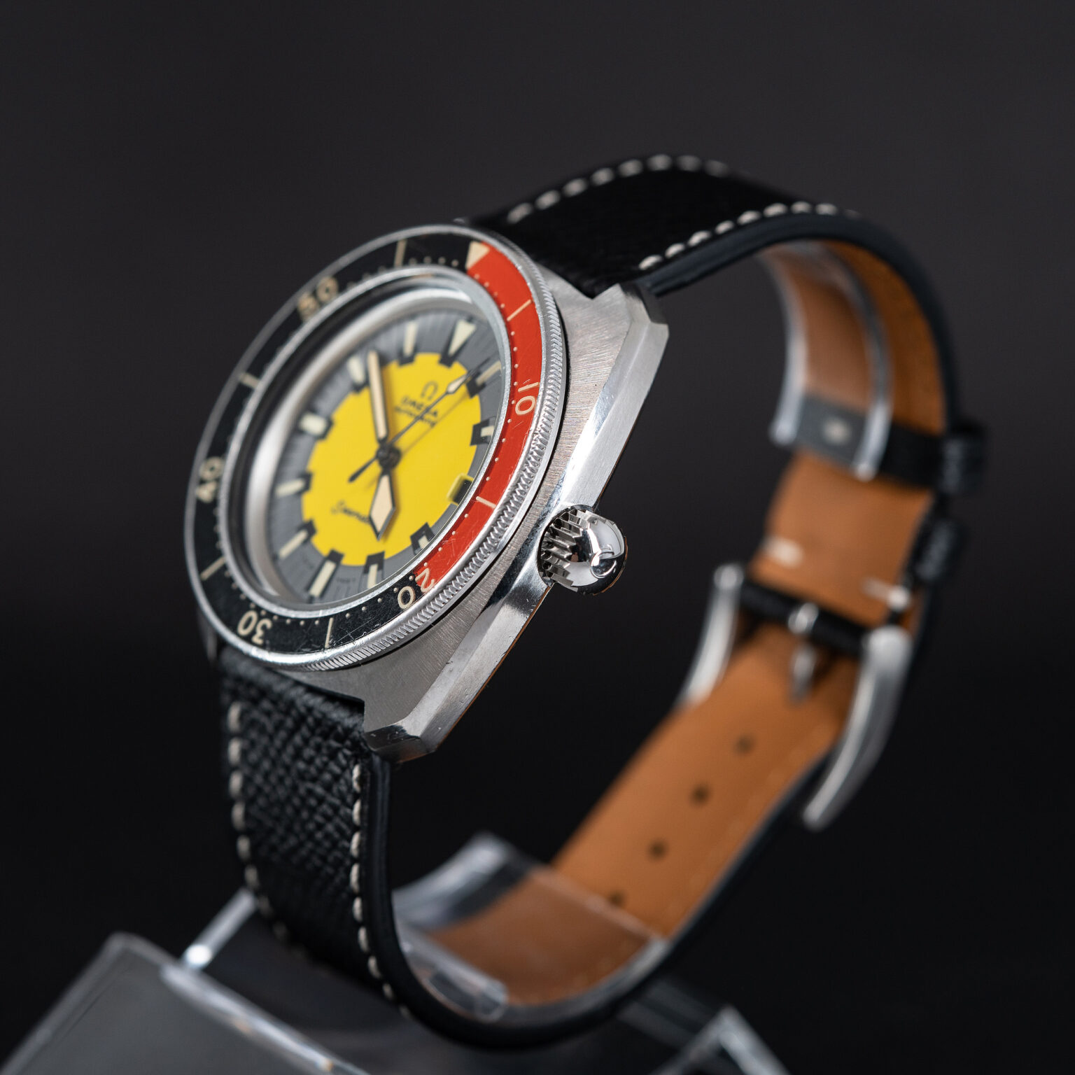 Omega_Seamaster_200_Banana_1969-3.jpg