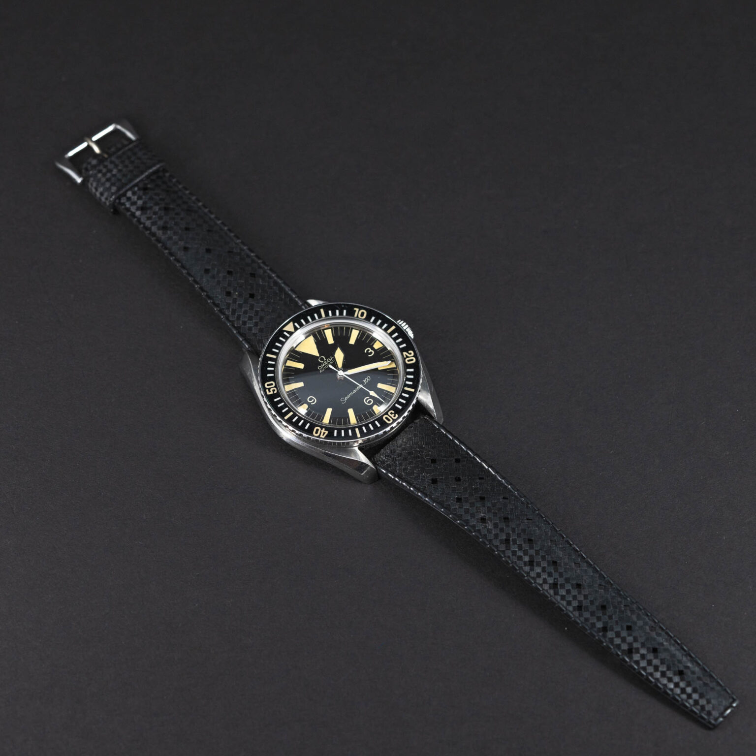 Omega_Seamaster_300_Big_Triangle-5.jpg