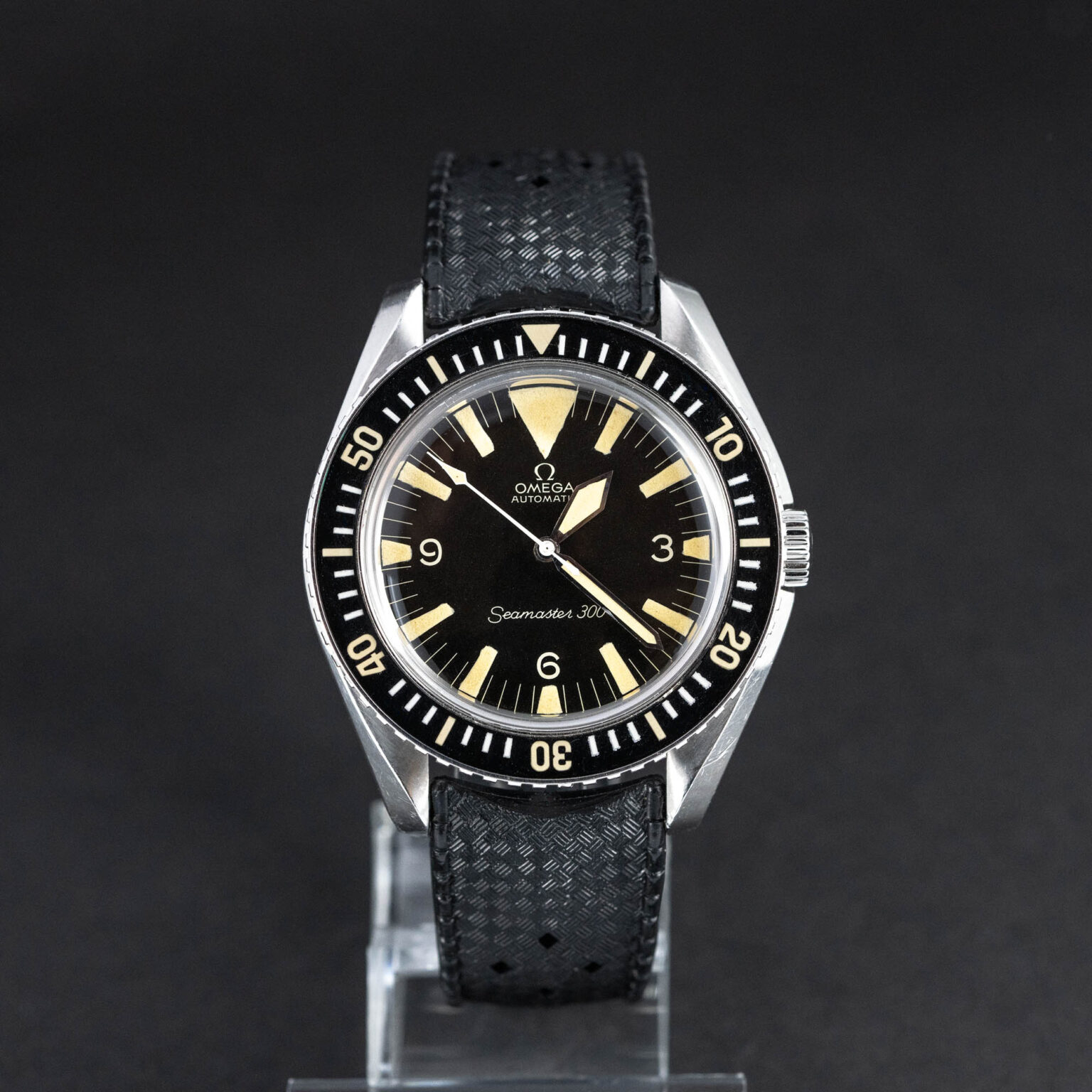 Omega_Seamaster_300_Big_Triangle-6.jpg