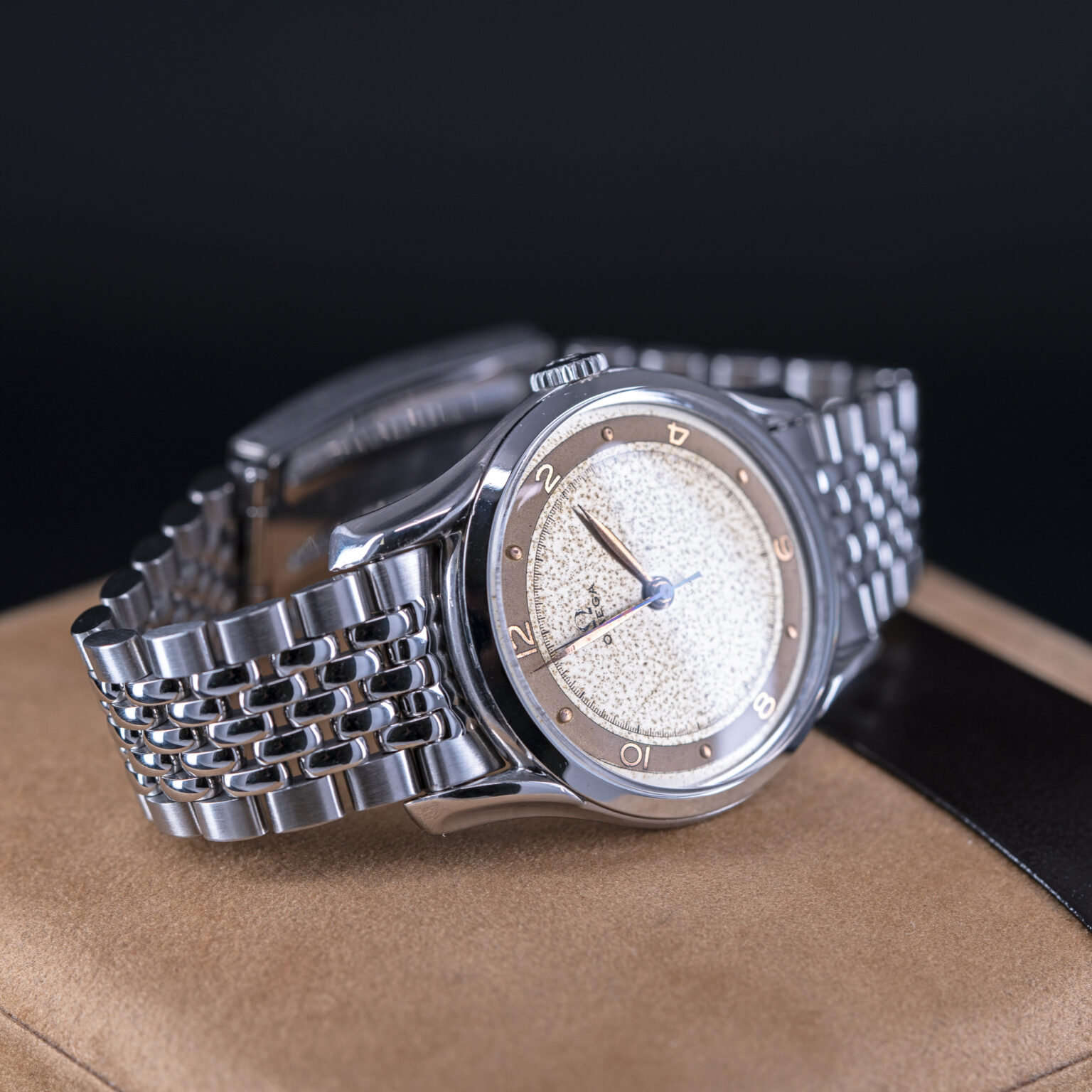Omega_Sector-Dial_2487_1947-10-1.jpg
