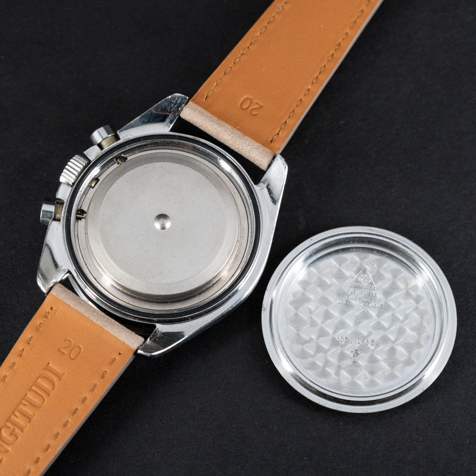Omega_Speed_Pro_65_ruskea_bezel-10.jpg