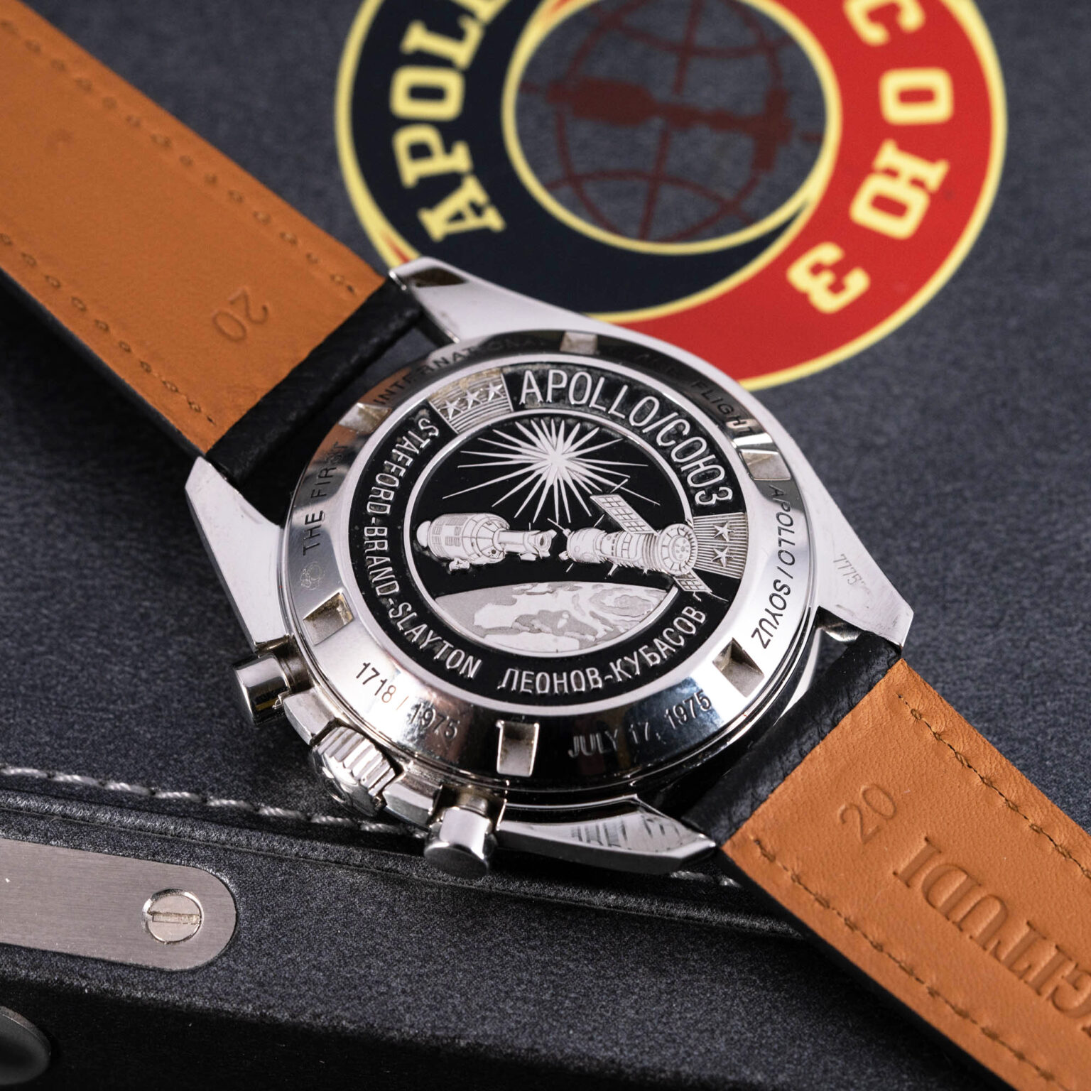 Omega_Speedmaster_35th_Apollo-Soyuz_2013-5.jpg