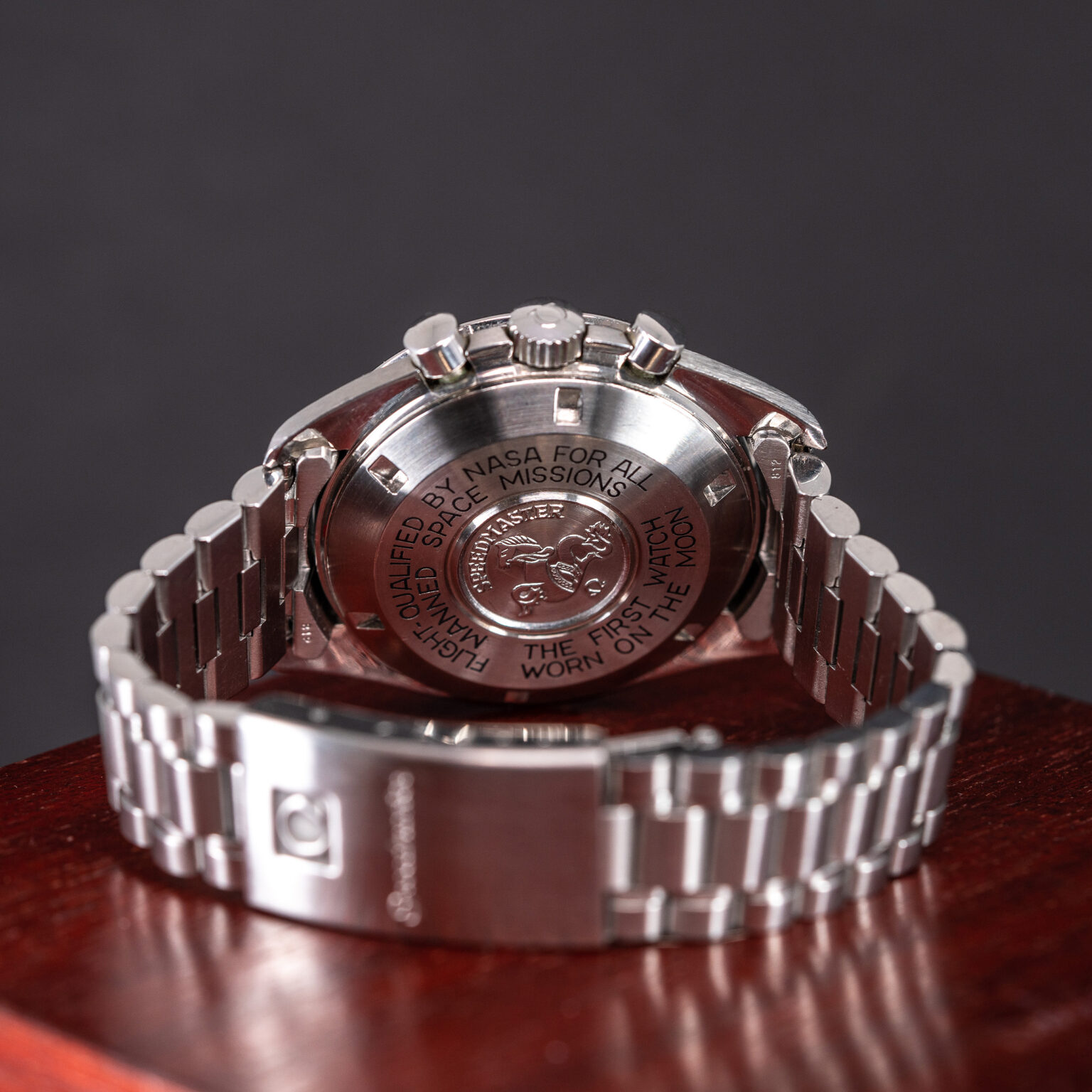 Omega_Speedmaster_Apollo-XI_20th_Limited-Germany-10.jpg