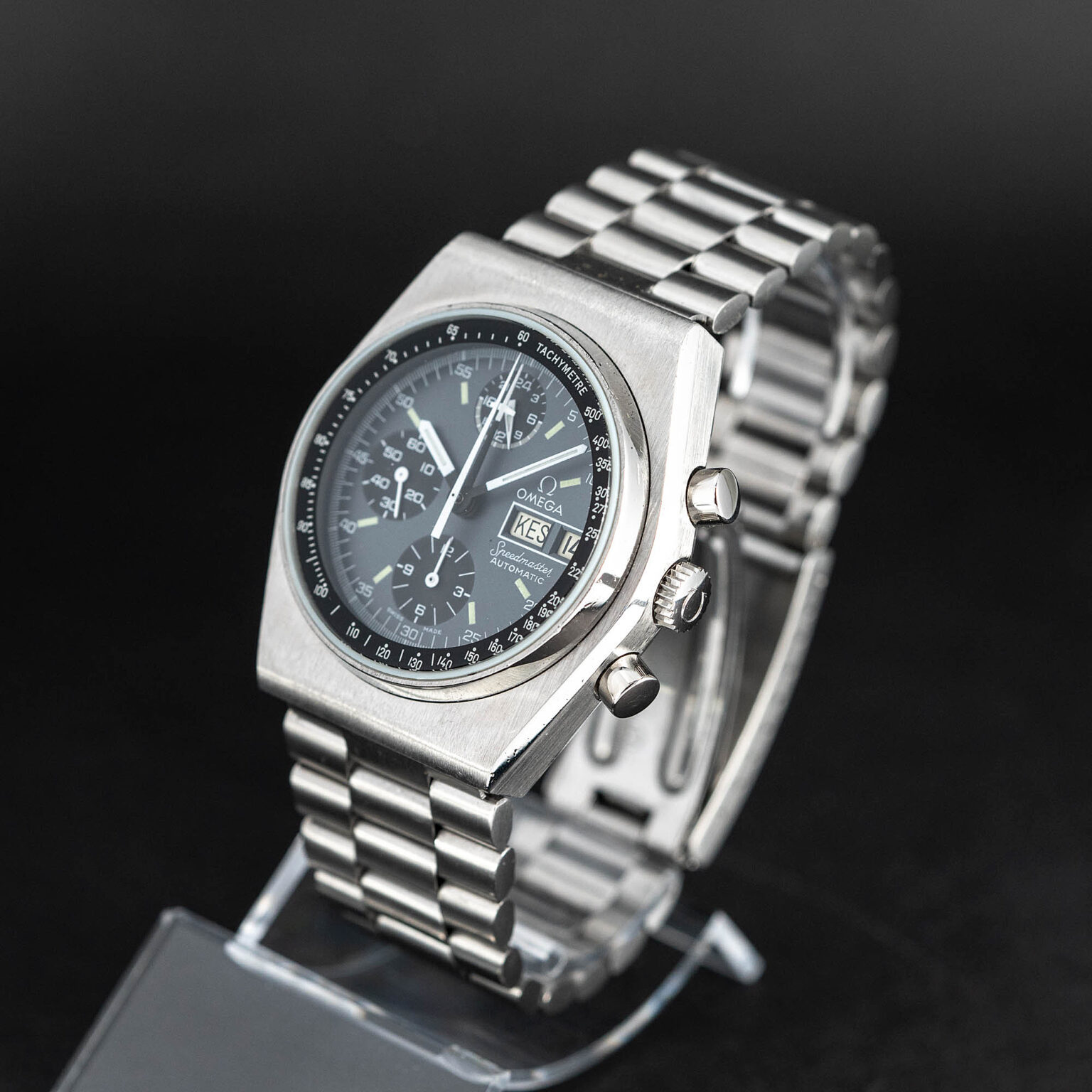 Omega_Speedmaster_Automatic_DD_1975-2.jpg