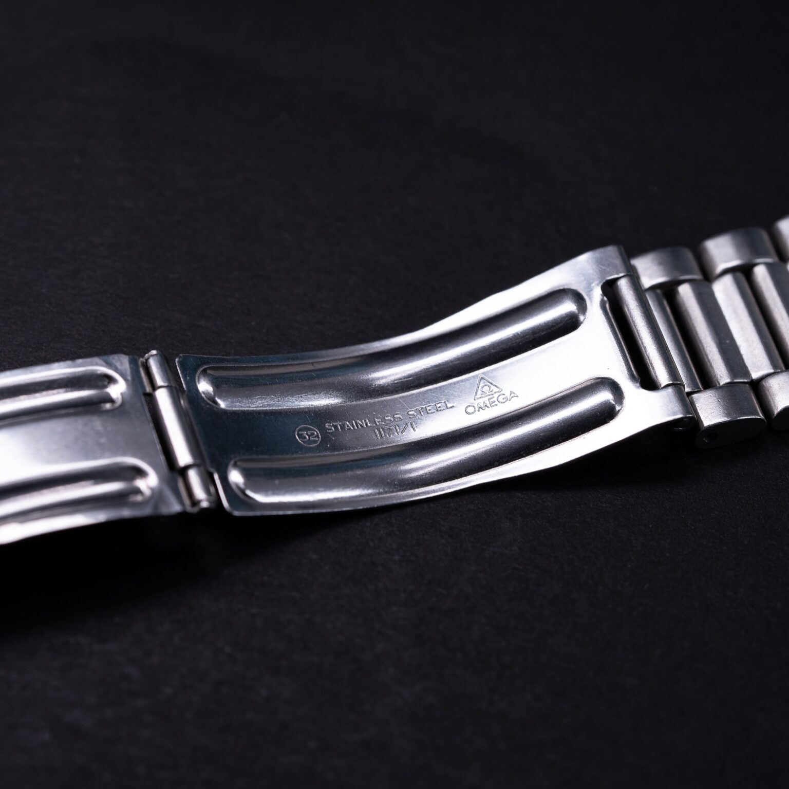 Omega_Speedmaster_Straight-Writing_1969-5.jpg