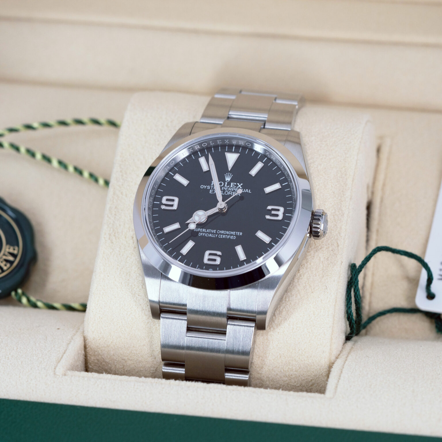 Rolex-Explorer-36-124270-2023-1.jpg