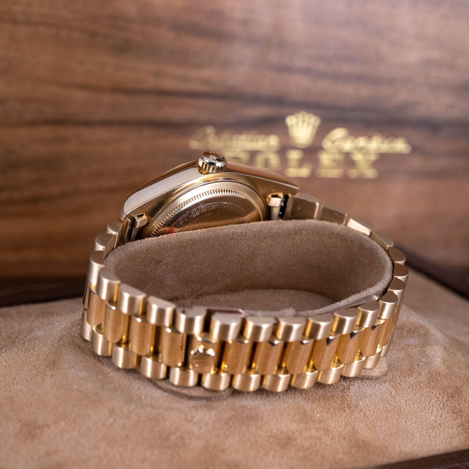 Rolex_Day-Date_18038_1983-4.jpg