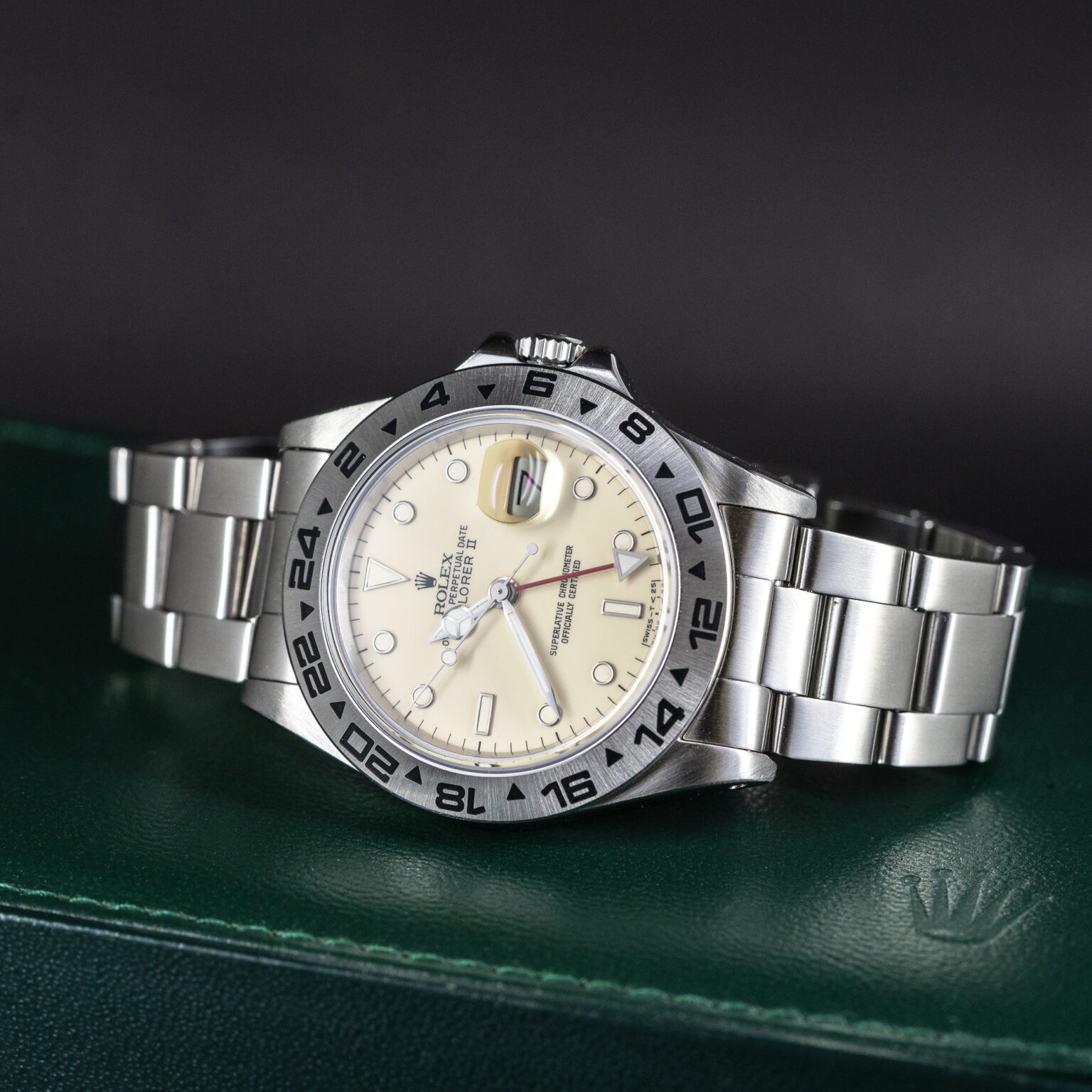 Rolex_Explorer_II_16550_1986-2-2.jpg