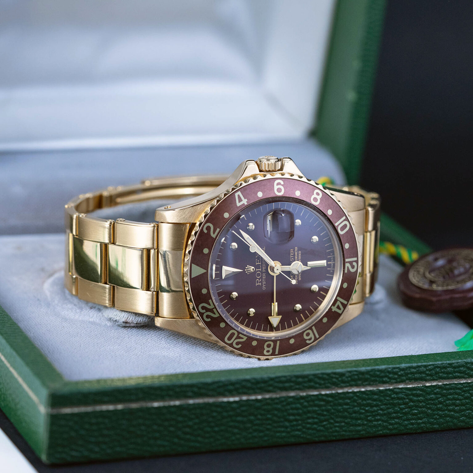 Rolex_GMT-Master_1675_18k_1973-2.jpg